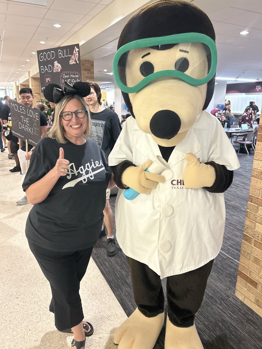 Texas_Aggie_00's tweet photo. Met a cute mole at the @AggieFootball game! @TAMUChemistry 💚🥽🧪 #OperationBlackout 🖤👍🏈 https://t.co/0CwTAjDZGd