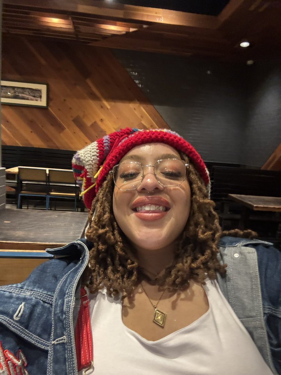 earthtonyrual's tweet photo. dont kys babe just get a funky hat instead 🤓 https://t.co/BgwrzU3gxN