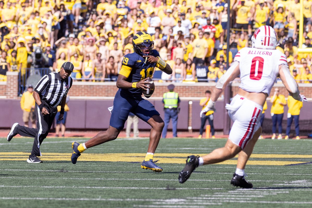 Also cool on this play, Bryce Underwood directing traffic when the play broke down