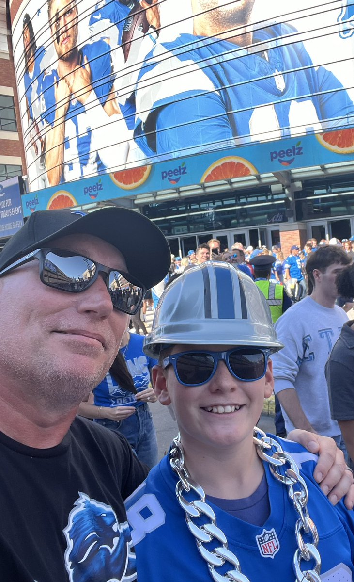 GoLions_64's tweet photo. We are so excited for our road trip to Cincinnati tomorrow to watch our @Lions get another win!! This will be our first time in Cincinnati so, if anyone has any suggestions of things to do/see before, during, and after the game we’d love to hear them. Go 🦁s!!!

#onepride https://t.co/cnu9a8MNHL
