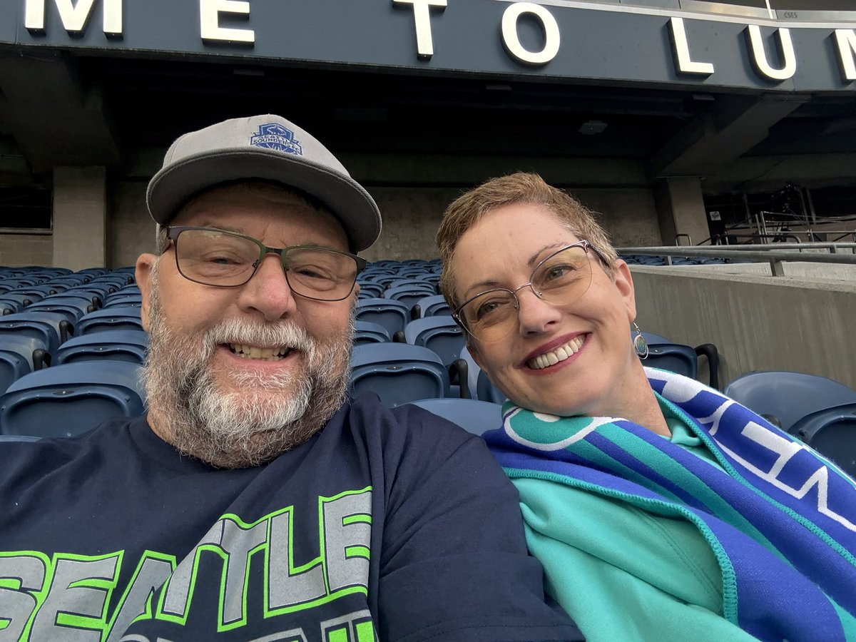DavidDick1's tweet photo. #soundersmatchday Build a bonfire ! https://t.co/FabTFRX1wT