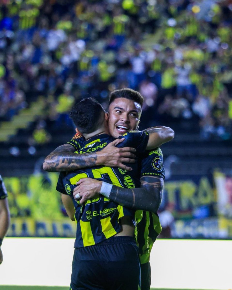 🎙️ <a href="/Adalbertopr7/">Peñaranda 🇻🇪</a> para <a href="/Tamastereo1039/">TamaStereo103.9fm</a>: “Desde el primer día tuve mucha presión de hinchas, compañeros, hasta ex jugadores de que tenía que debutar en La Gioconda, pero yo siempre estuve firme y sabía que debutaría con nuestra putita preferida <a href="/Carabobo_FC/">Carabobo Fútbol Club</a>”