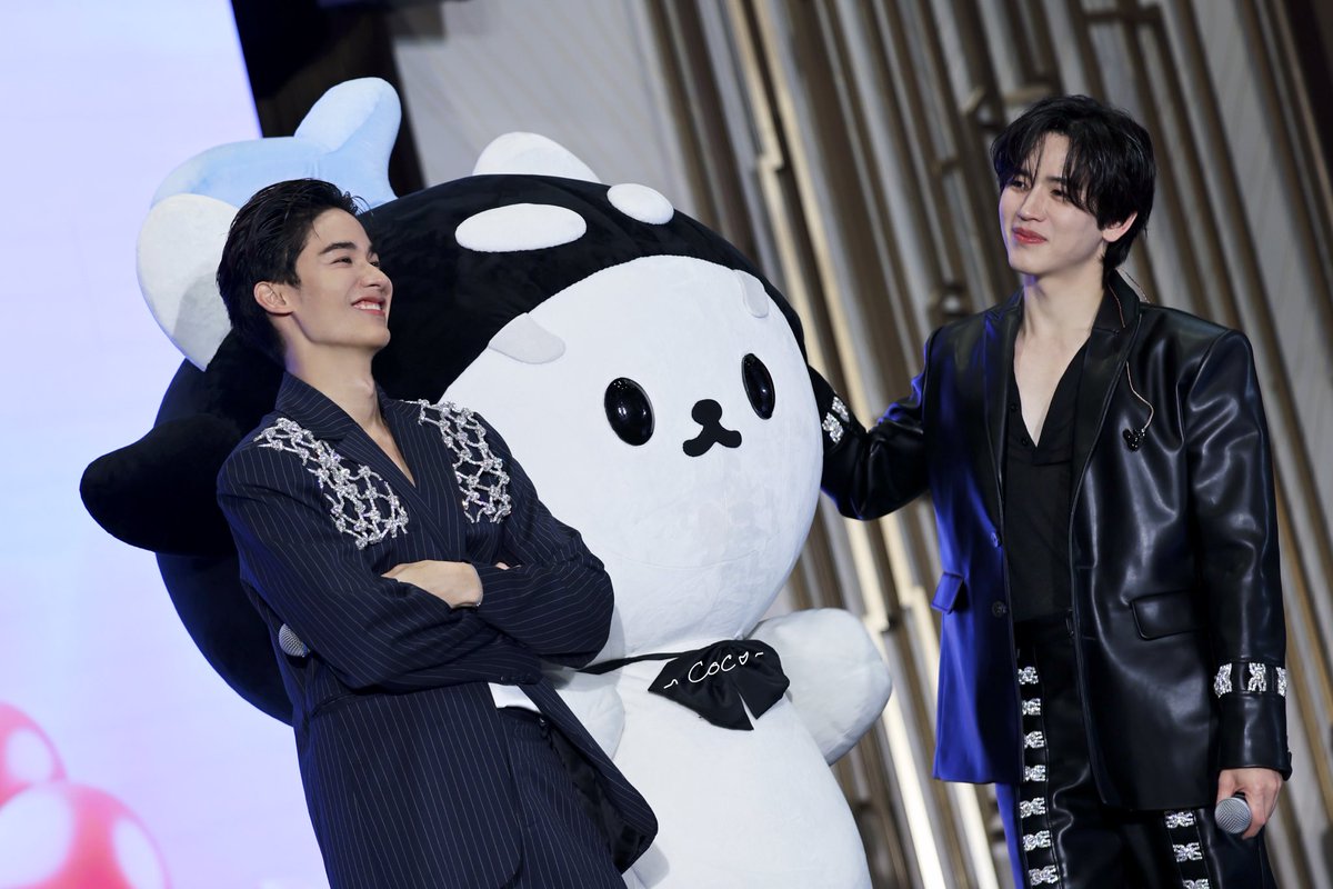 taynew921212's tweet photo. Family Day 🐋🐻‍❄️💦

TayNewSan FAM-MEETING IN HK
#TayNewFMinHK2025
#เตนิว #TayNew
#Tawan_V #Newwiee #POLCASAN https://t.co/exIE5sST88