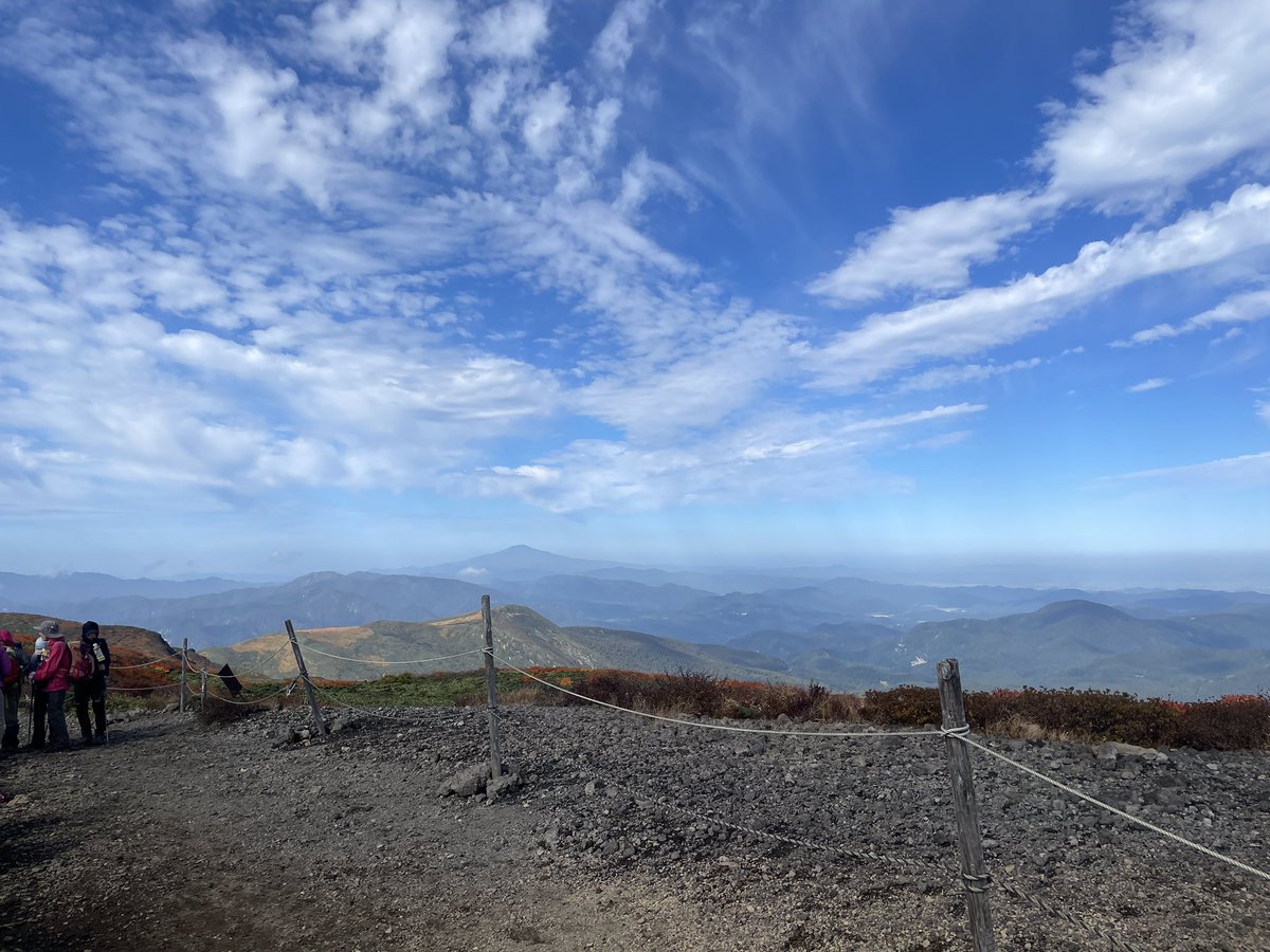 0419_marimo's tweet photo. 昨日の栗駒山
登って久しぶりに快晴での山行☀️
昨日は、鳥海、早池峰、焼石、岩手山などの重畳たる山々、しあわせすぎた🤤 https://t.co/hMAI9cA6yP