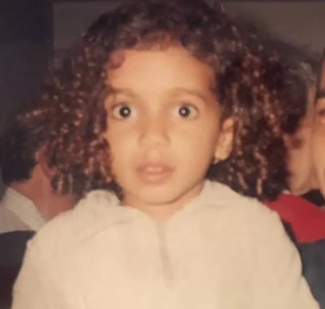 aricantsingh's tweet image. they calling anitta white on the tl again… there’s actually no way anyone thinks this is a white person