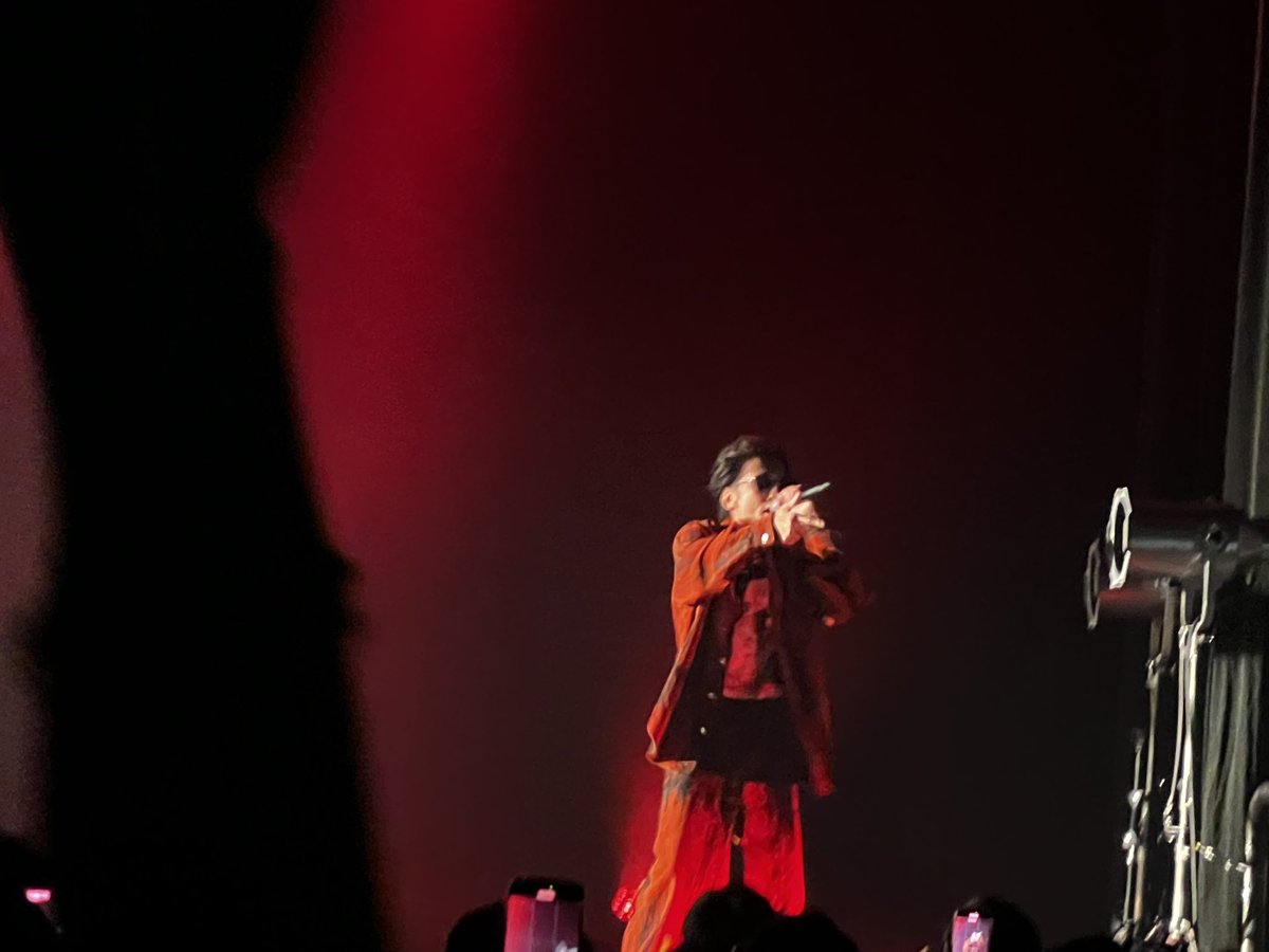 kansuco's tweet image. 機材の入れ替えetc.もあり10～15分ほど休憩⏱
そしてHilcrhyme 𝐬𝐭𝐚𝐫𝐭🎶
始まって直ぐ、撮っていいぞ😎と撮影許可が🙌🥰そして好きに使えって😆異例の事で会場爆上がり🎶🙌ラスト新曲ここからは撮影禁止😌
動画はLOVE RAP🎼💞
#TOC #Hilcrhyme #TOC生誕祭2025