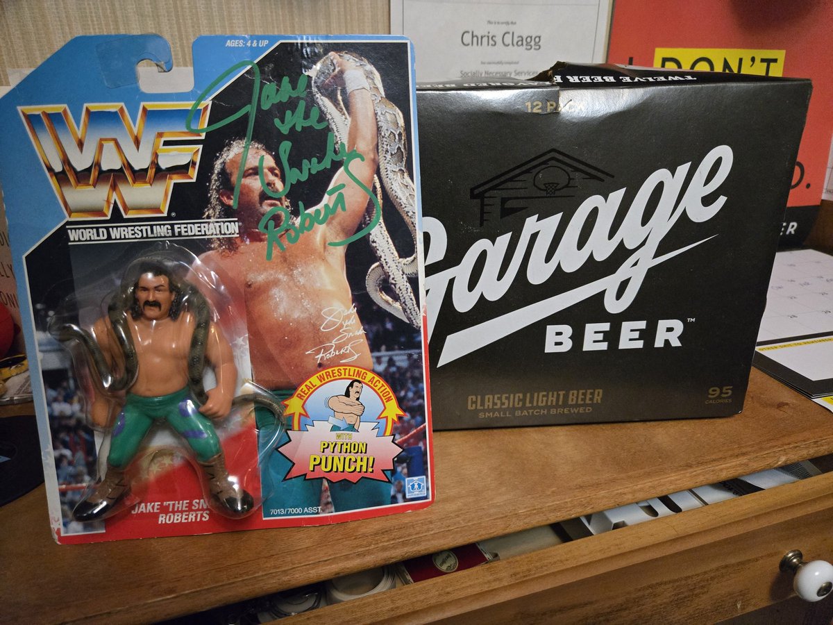Seetherist's tweet photo. Met Jake "The Snake" today and got my first ever Hasbro fig signed. He shouldn't be drinking, but there's nothing that says I shouldn't be. #MajorGarageBeer @MajorWFPod @TheMattCardona @drinkgaragebeer #MWFP #MajorWFPod https://t.co/gKcstc80Lu
