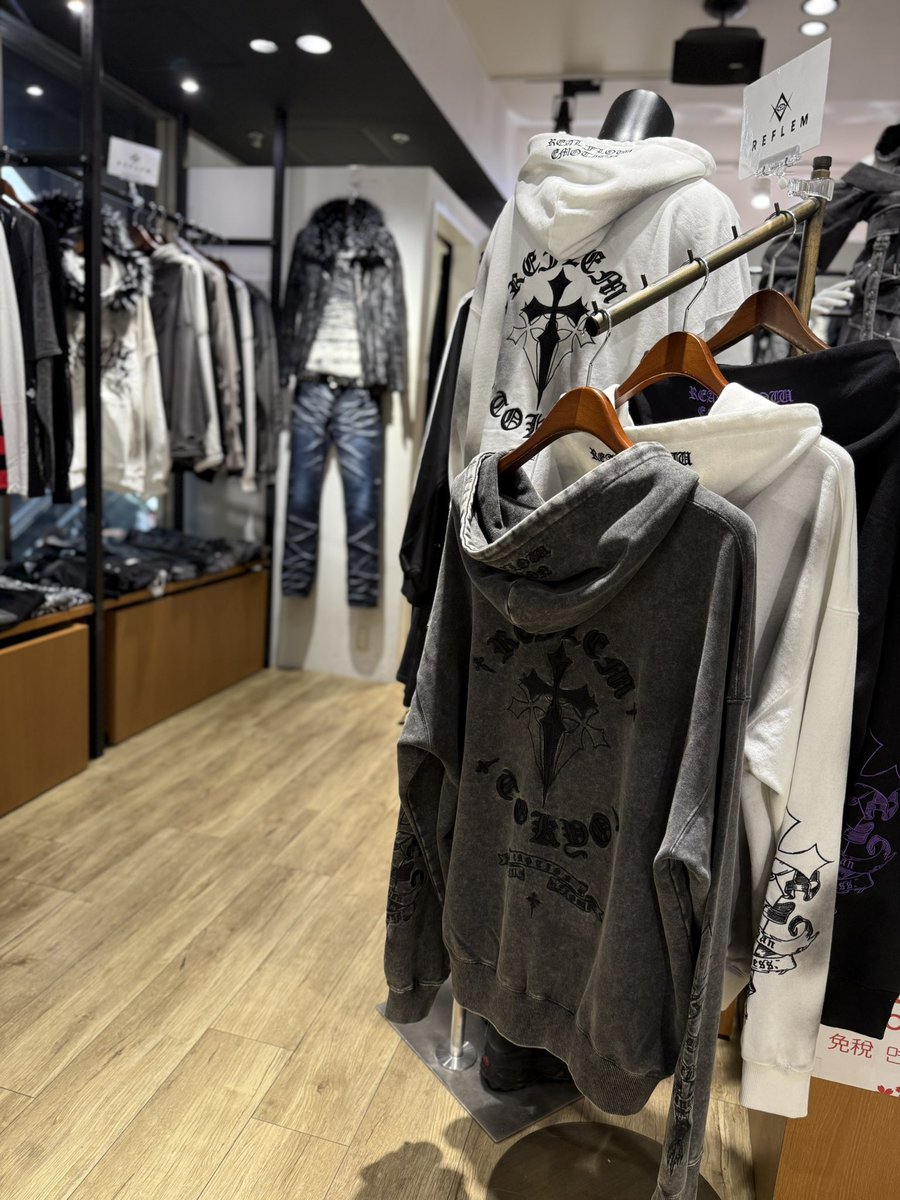 travas_yokohama's tweet photo. こんにちは〜！
TRAVAS TOKYO 横浜店Openしております！

10:00〜21:00

新作大量祭りです🔥
今すぐ使える薄手の羽織アイテムやロングTEEも続々と登場してるので、見にくるもよし!お迎えするのも良しですよ🤭✨

元気にお待ちしております‼️

#TRAVAS #TRAVASTOKYO #REFLEM   #TRAVAS横浜 https://t.co/TJ1jbuItJ9