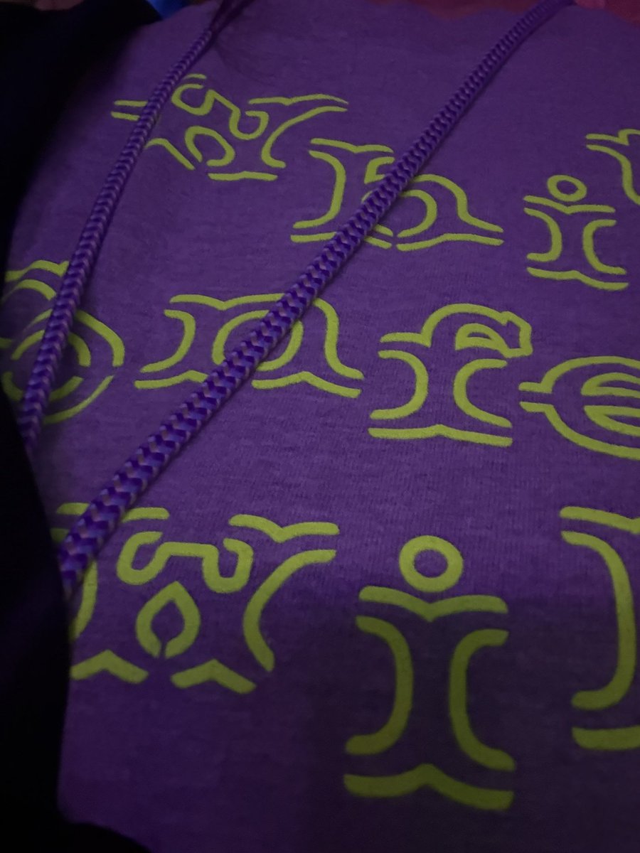 昨日のライブめっちゃ良かった…
ここでも光るTシャツ😆