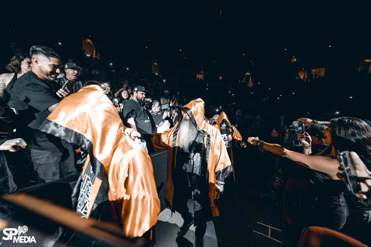 threedaysgrace's tweet image. Thanks for lighting it up for us, Fresno 💡🤘🤘

📷 @SPMediaAZ 

#ThreeDaysGrace #BreakingBenjamim #ReturnToDust #Fresno #California #USA