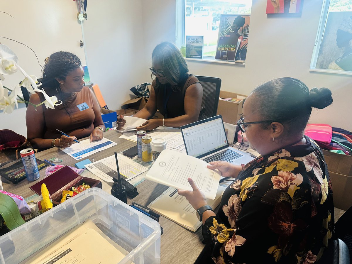 QuinteraParris's tweet image. Thank you to Ms. Deroscar and Ms. Brown from @MDCPSCentral ‘s  ESOL Audit Review Team. Their detailed feedback and guidance was outstanding ! Simply the best! 🐏💙