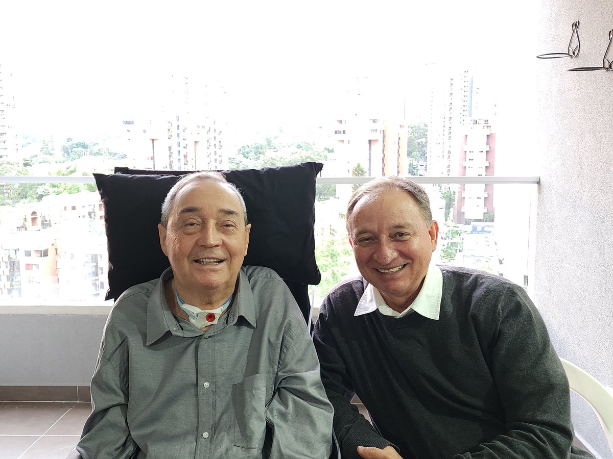 Cada minuto de la vida que puedo compartir con mi hermano Luis Fernando es aprender lo valioso de lo simple, lo sencillo y lo concreto.

Es aprender de palabras claras y directas llenas de realidad, es aprender de que con poco se tiene lo mucho, de que quien va lento llega lejos