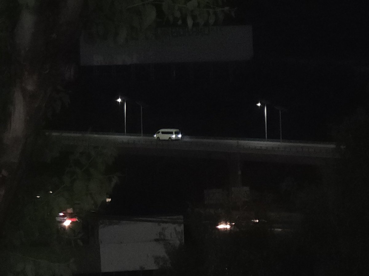 velazquez_er's tweet photo. @AUrbanaNorte @VBicentenarioMX camioneta de transporte publico descompuesta en segundo piso. Acceso Vallejo en dirección a Cuautitlan. De su apoyo. https://t.co/B7r0CukQf9