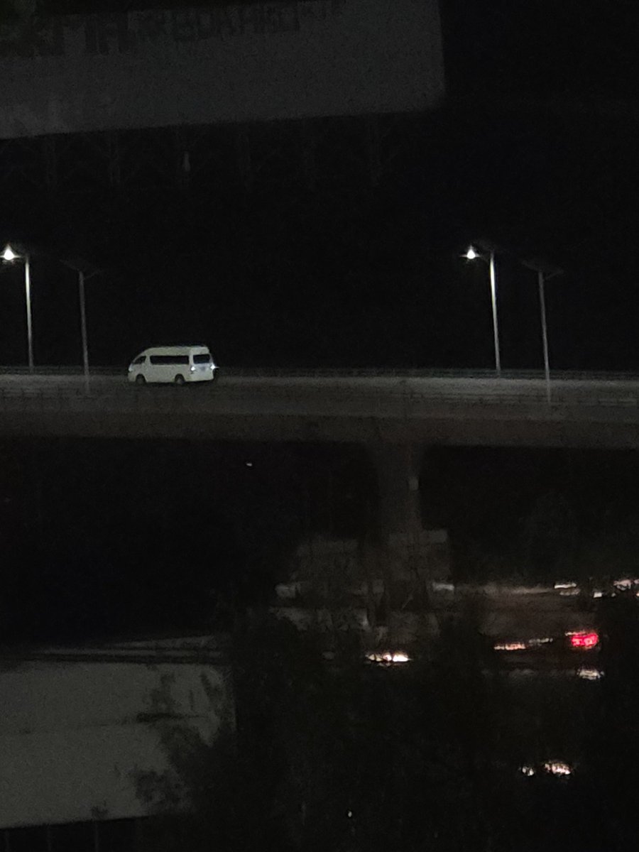velazquez_er's tweet photo. @AUrbanaNorte @VBicentenarioMX camioneta de transporte publico descompuesta en segundo piso. Acceso Vallejo en dirección a Cuautitlan. De su apoyo. https://t.co/B7r0CukQf9
