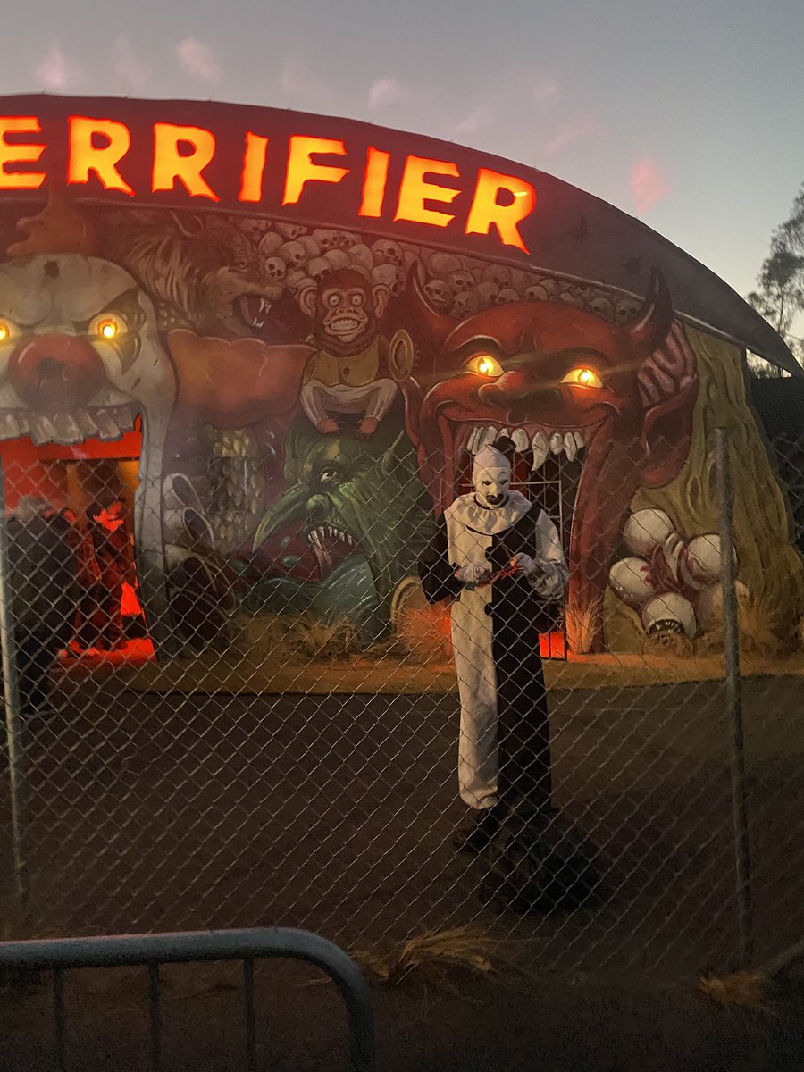 vcedillo5's tweet photo. Universal Horror Nights#universalhorrornights https://t.co/J4kRAA7BRv