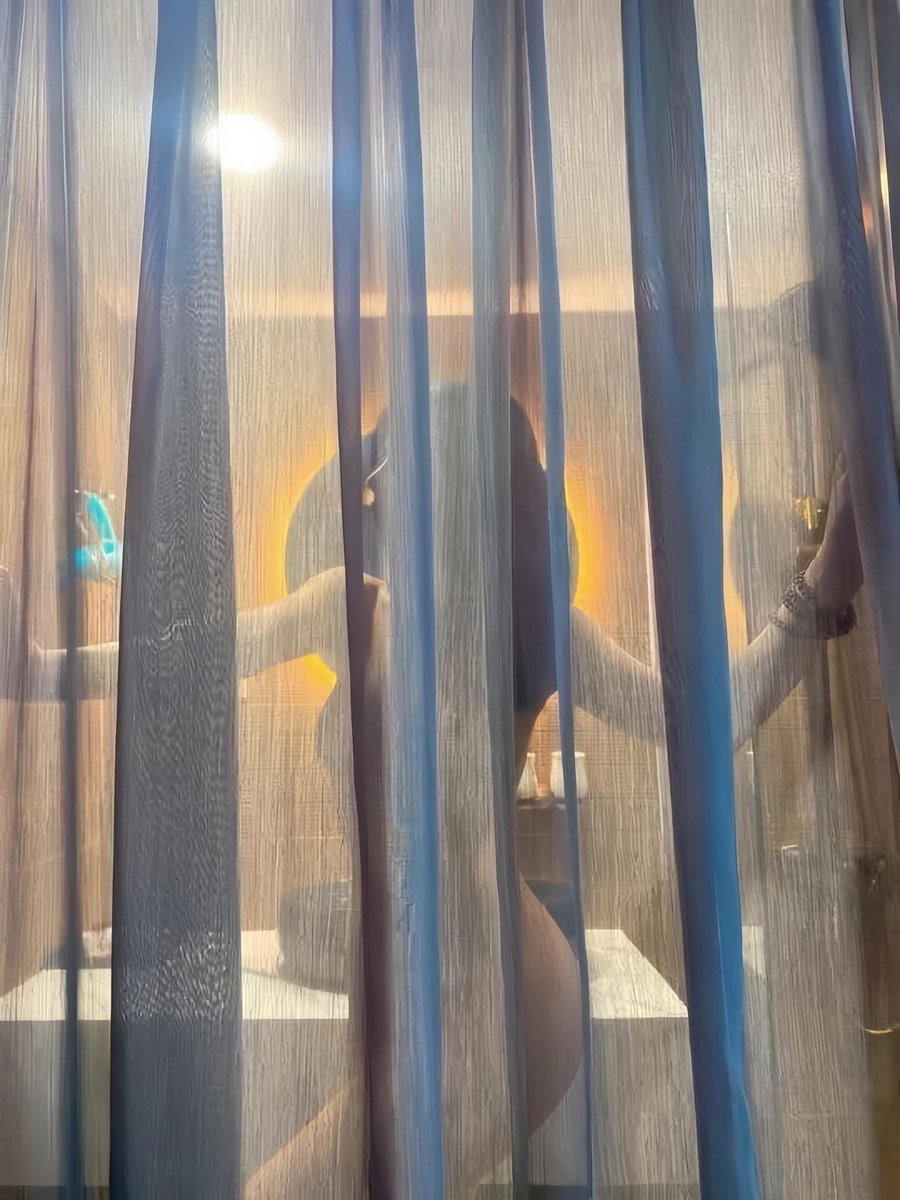 Ước được là em bé để mấy anh mấy chú tặng quà trung thu.