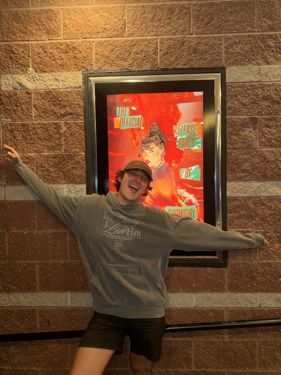 riptaylorsrep's tweet image. ITS TIIIIIIIME ❤️‍🔥🎥🍿#TSTheOfficialReleasePartyOfAShowgirl #TSTheLifeofAShowgirl @taylornation13 @taylorswift13