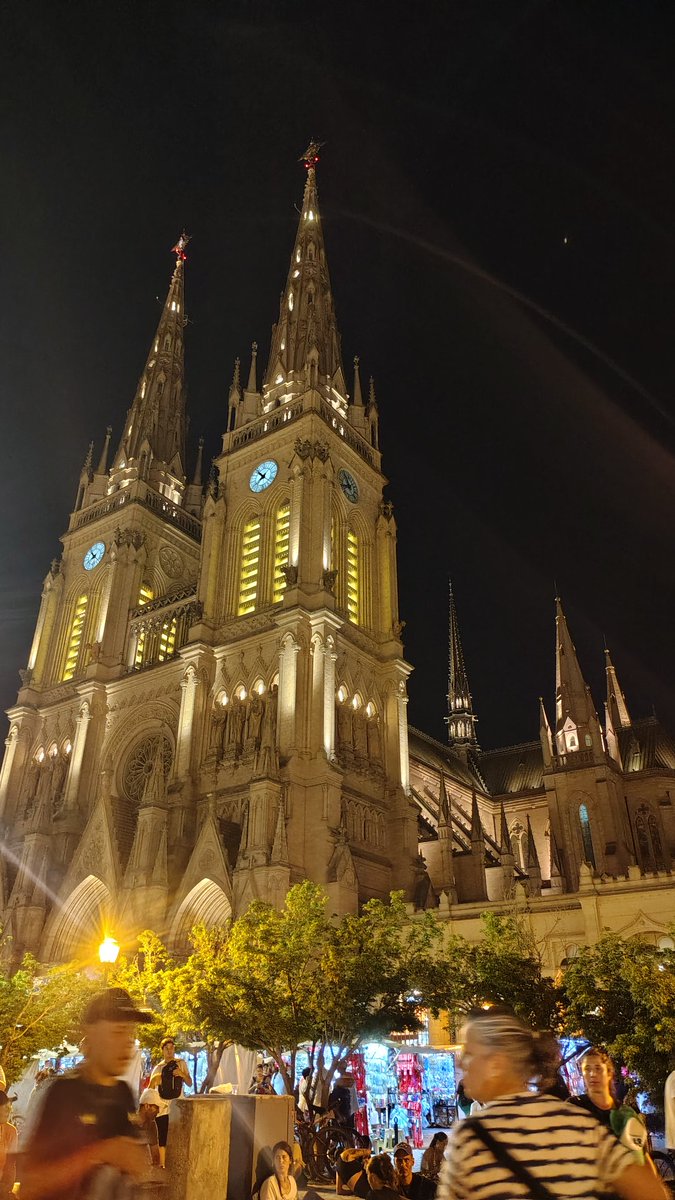 Noelianoelia93's tweet photo. Caminé 16 hs, 62,2 km. Desde las 3.30 am a las 7.05 pm
Llegar a Luján fue el reto más difícil, más mental y físico al que me haya aventurado. https://t.co/JZVcppz6Hc