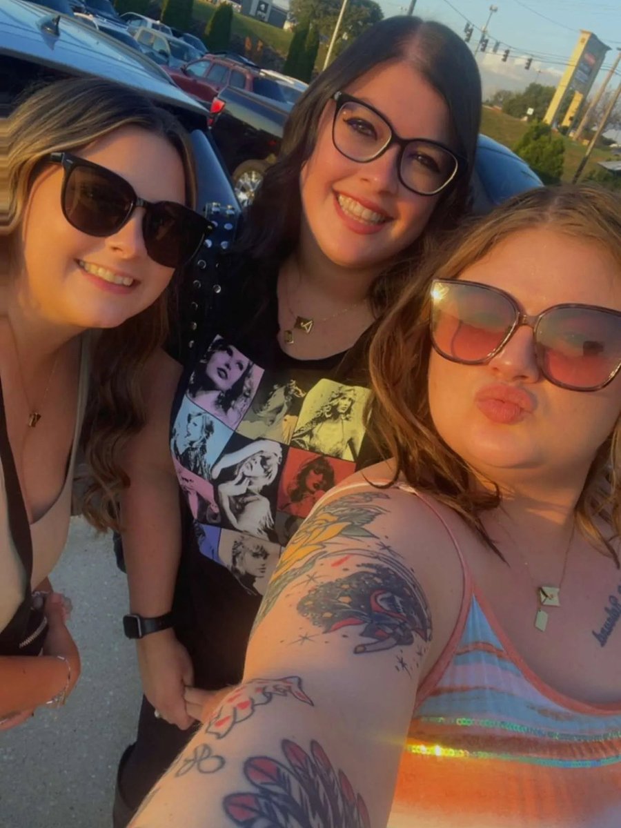 _emilyrisner_'s tweet photo. They stood by me before my exoneration They believed I was innocent 
So I’m not here for judgment, no 🖤 

Good thing I like my friends cancelled. 😉 https://t.co/QzEfRXd5j8