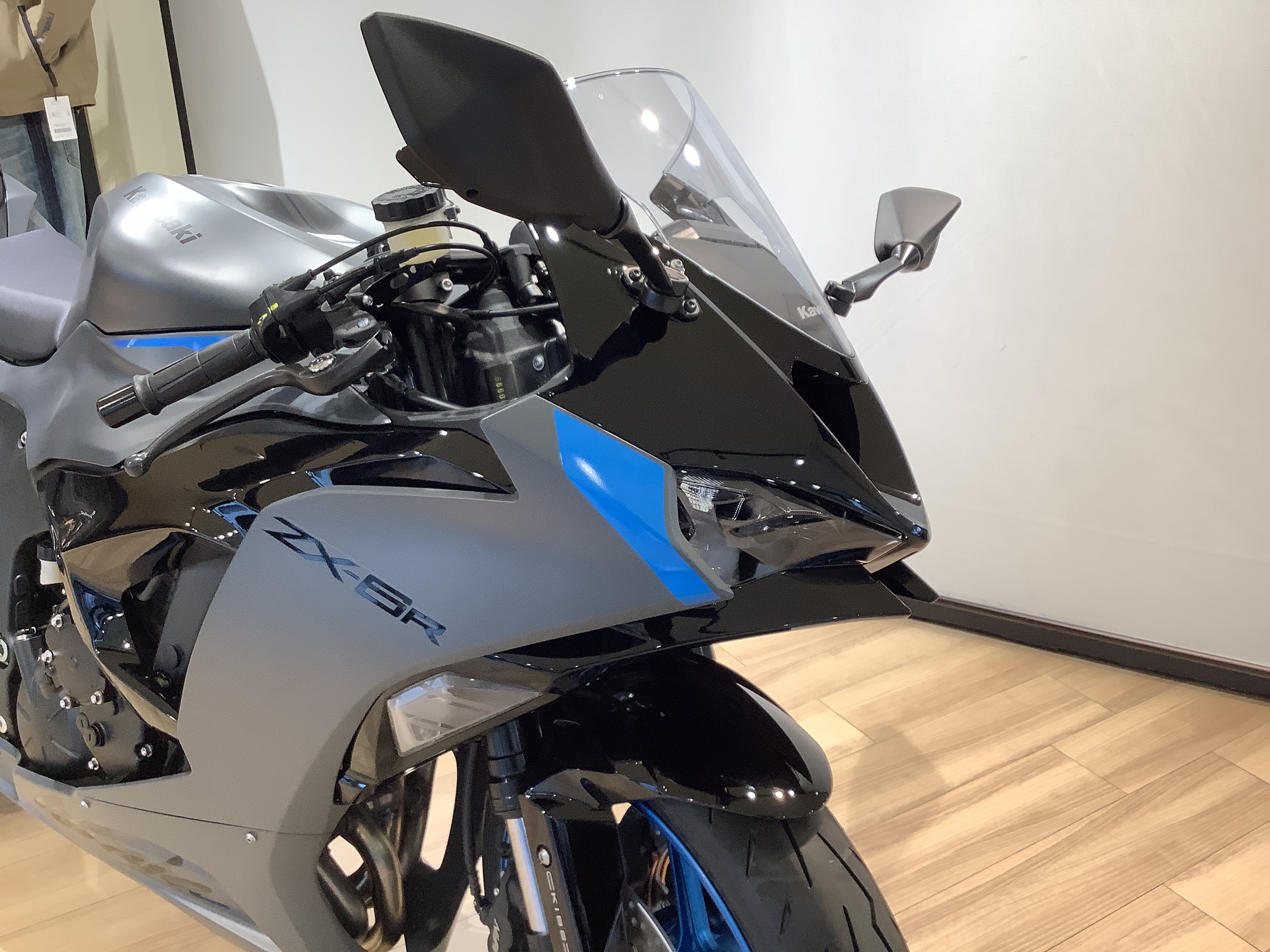 ナツミさん専用 10月1日(土)に2023年モデルのNinja ZX-6R KRT EDITIONが発売