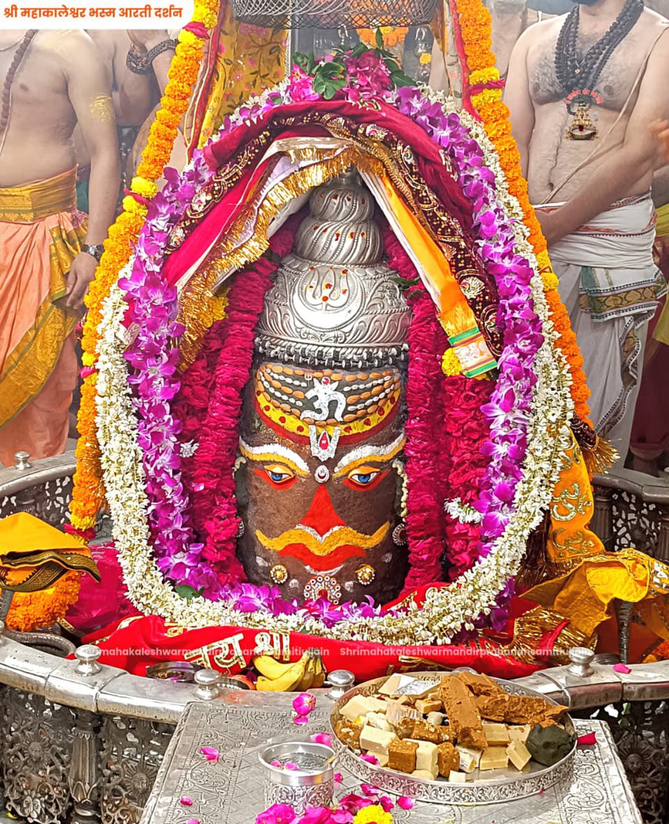 ashuashutosh06's tweet photo. ॐ श्री महाकालेश्वराय नमः ! 
 दिनांक 05 अक्टूबर 2025 का ज्योतिर्लिंग भगवान श्री महाकालेश्वर जी का भस्म आरती श्रृंगार दर्शन | 
जय श्री महाकाल 🙏🏻
हर हर महादेव 🙏🏻
#महादेव
#महाकाल
#mahakaleshwar https://t.co/rWHR90bBX3