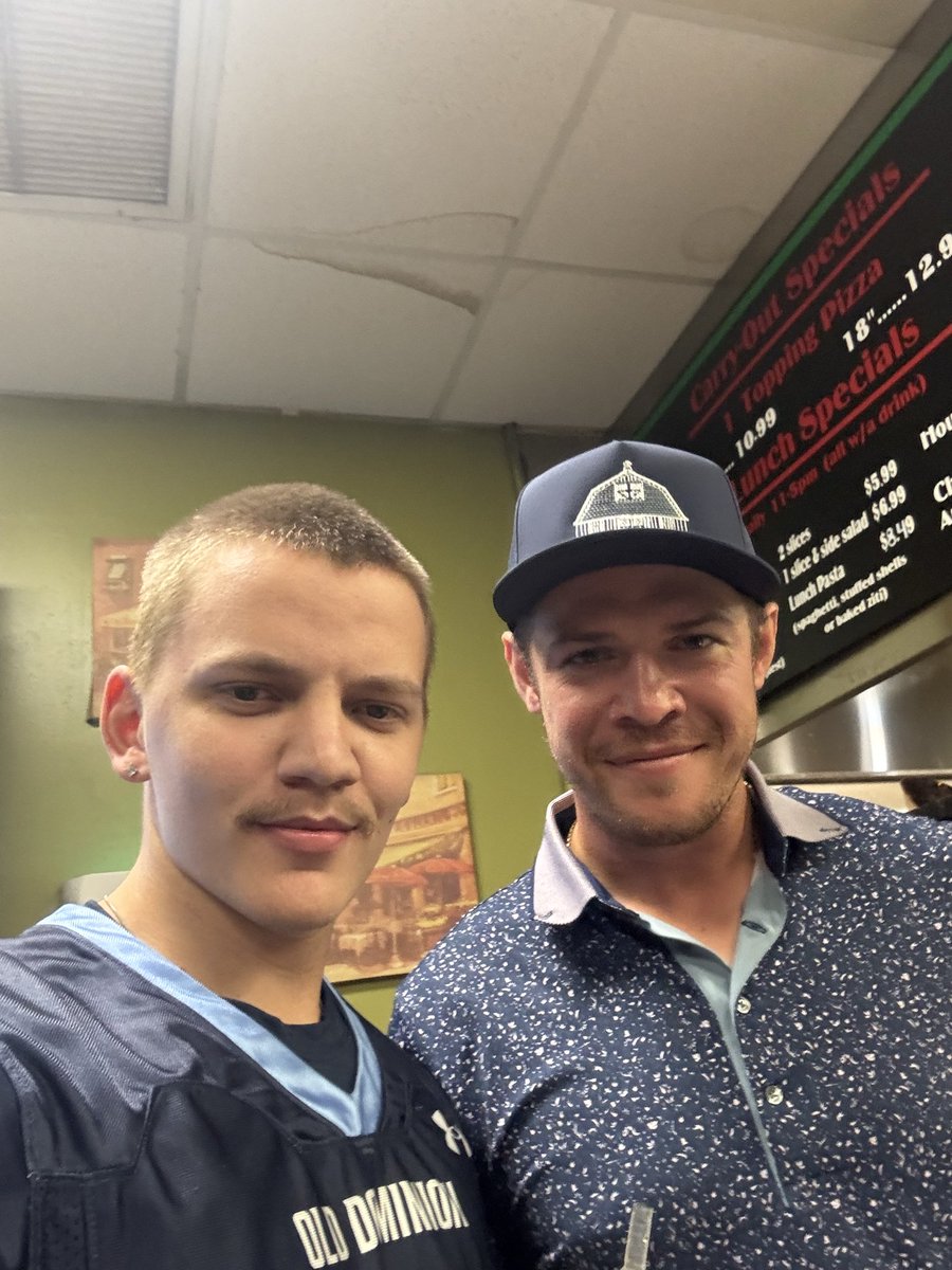 ltxadam20's tweet photo. Just met ODU and NFL legend Taylor Heinicke at ODU tonight after the game!! 🤯🤯🤯
#ODU #TaylorHeinicke #Monarchs #GoOdu https://t.co/iWrDrTYLw7