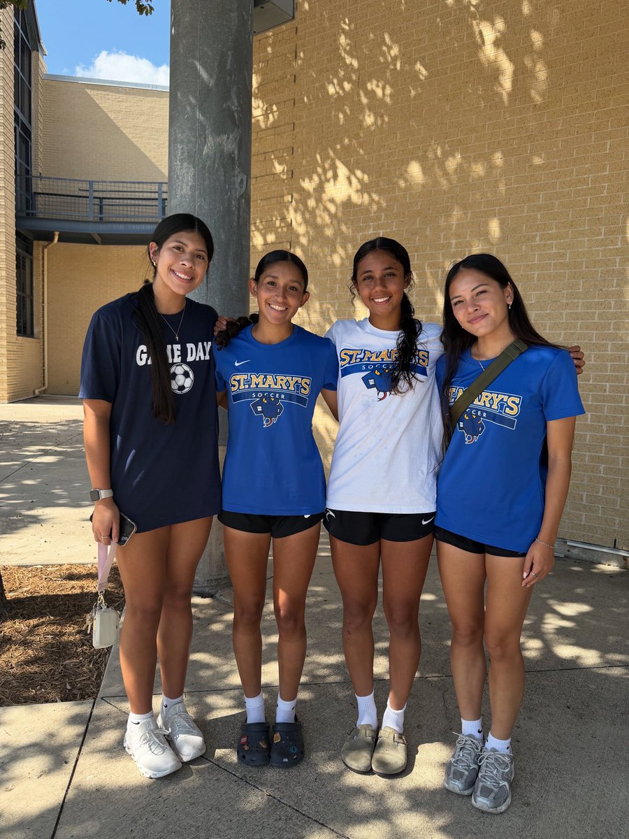 ocvgsoccer's tweet photo. Current and former OCGS was on full display today!
Abby C. β26, @AryMartinez02 β25, Michelle R β23, Malia D.β23.
@StMUwsoccer with the 2-1 dub over Oklahoma Christian πͺβ½ Michelle with the great layoff assist to open up the 1st score! π₯ #OCUKNOW
ππΎπβ½ https://t.co/GtTiyhFALm