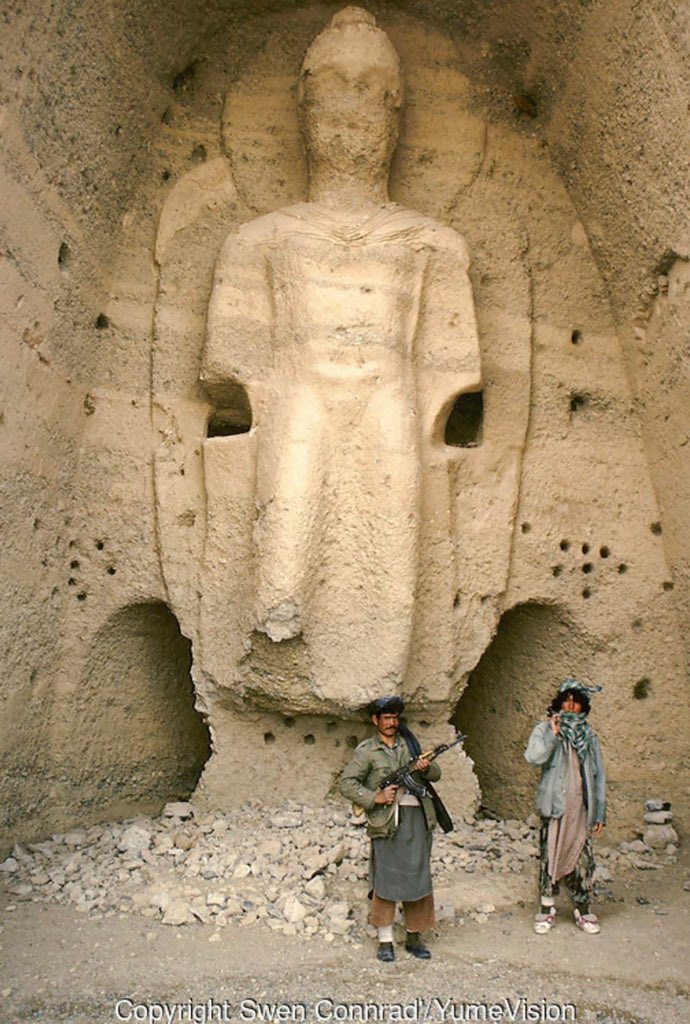 Bamiyan, 1995:
The Small Buddha of Bamiyan — about 6 meters tall — was mostly buried until it was unearthed during King Zahir Shah’s reign. It was later destroyed during the Hezb-e Wahdat militia clashes.