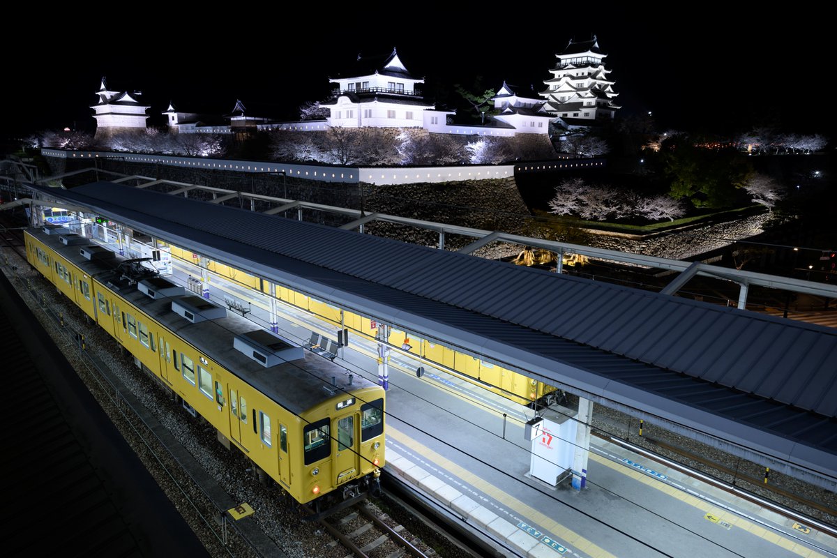 KHK1219's tweet photo. 4ドア車や3連運用こそ無くなれど、まだまだ元気で走っていて欲しい車両
 #105系の日 https://t.co/K8MEpUbEQc