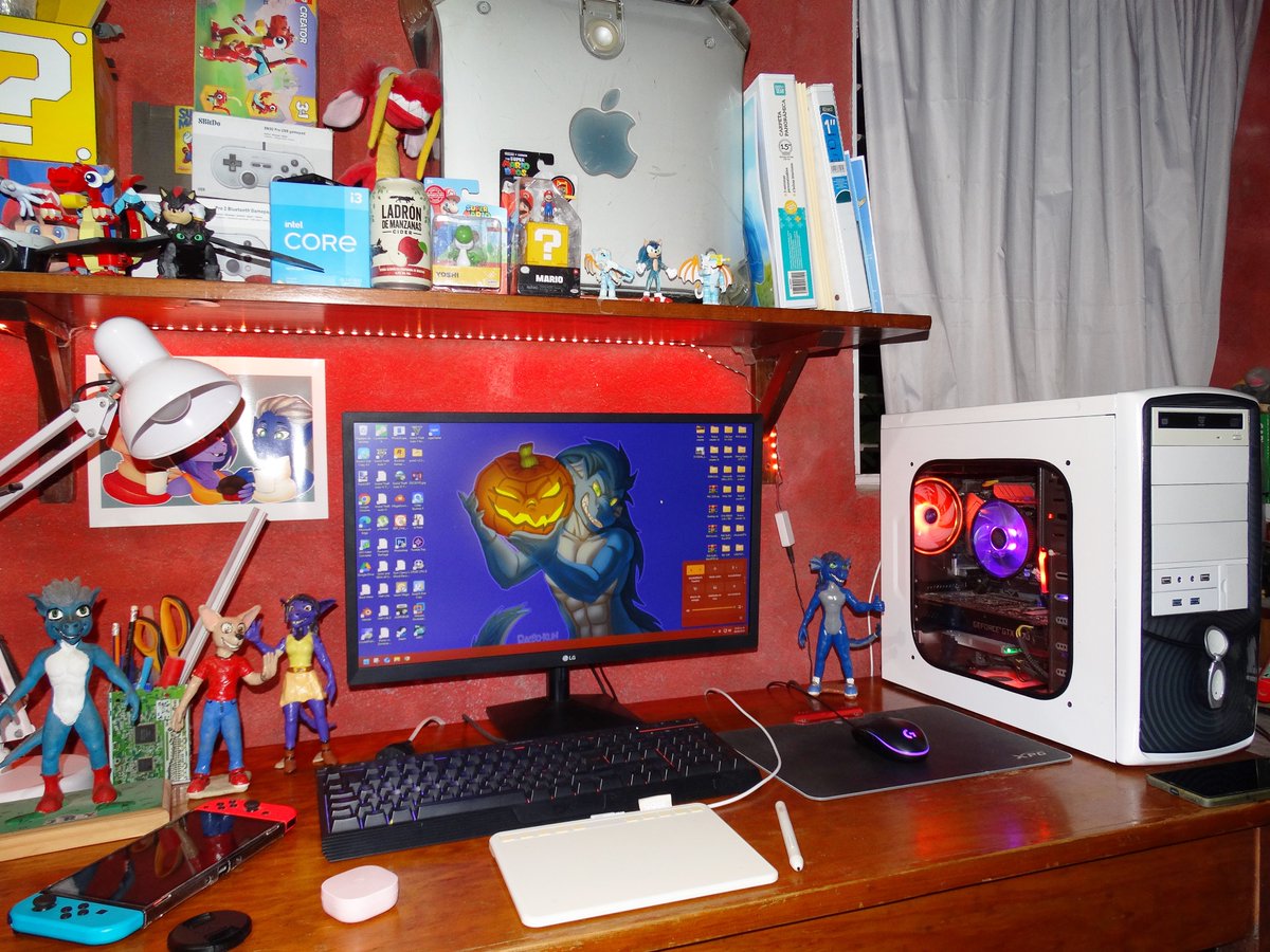 Doggy368's tweet photo. Ya es Octubre, así que toca actualizar el setup con temática halloweenistica XD https://t.co/lKfnmP3F2V