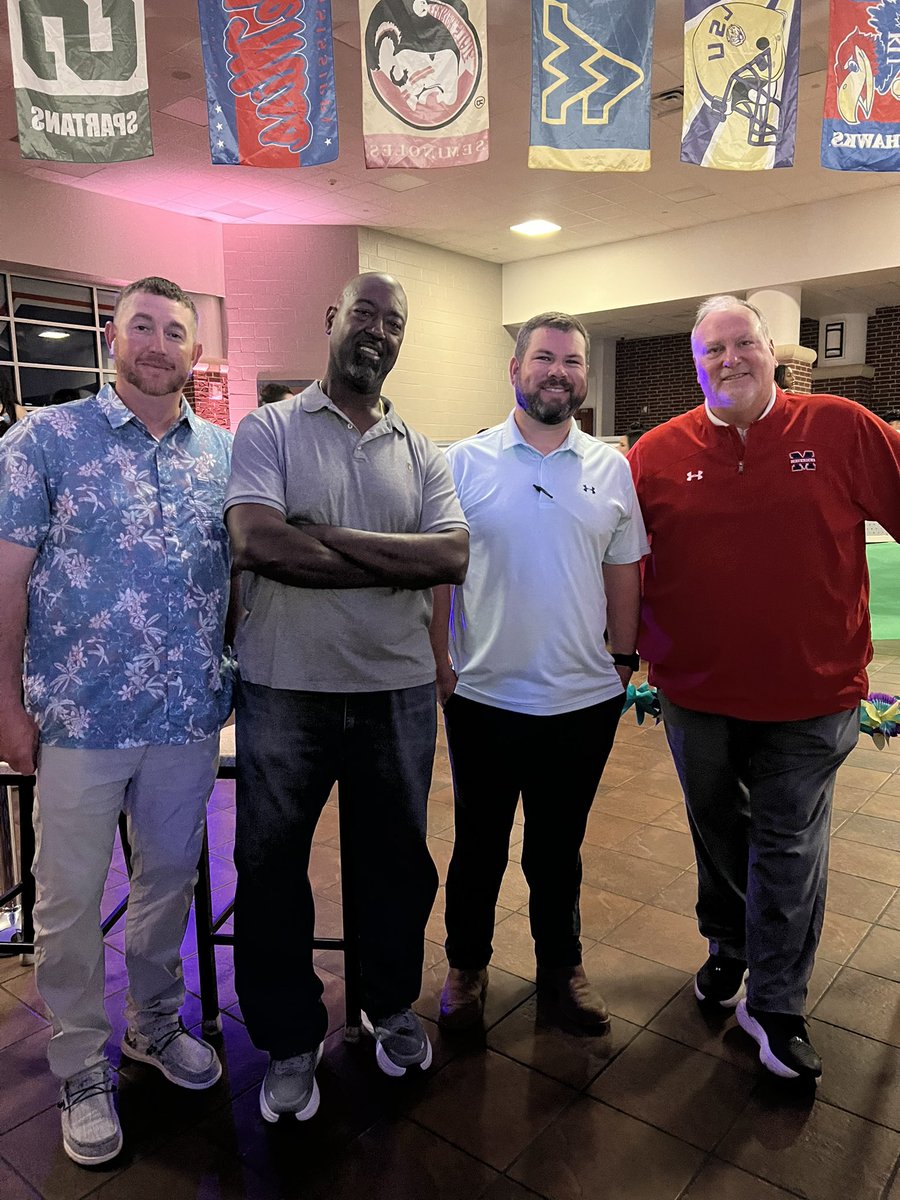 HokaHeyFB tweet media