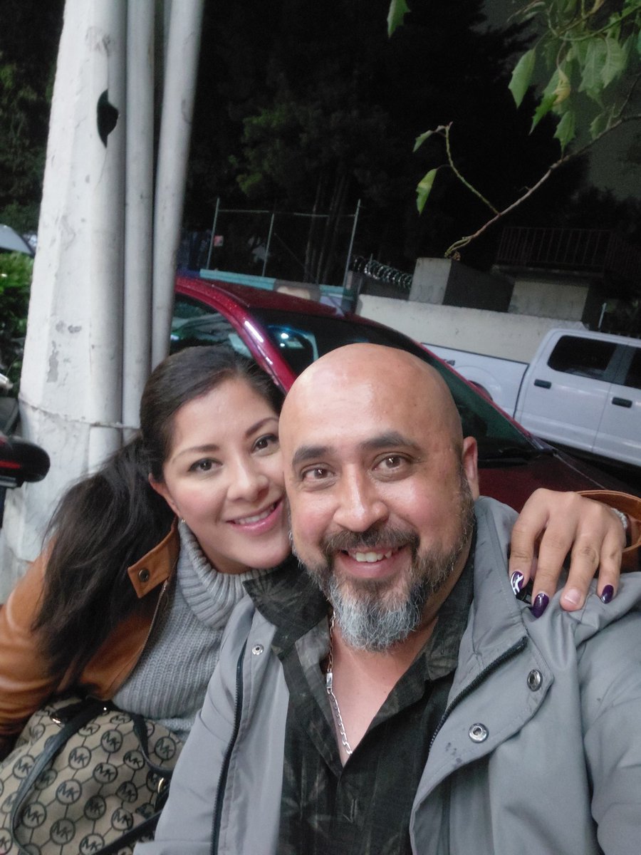 ATisca79's tweet photo. Noche fría y lluviosa, toca pizza, Netflix y Arrimón!!! Tal vez no en ese orden... #swingersméxico #Netflix #SabadoDeMorboYProvocación https://t.co/yw7VSOHgzb