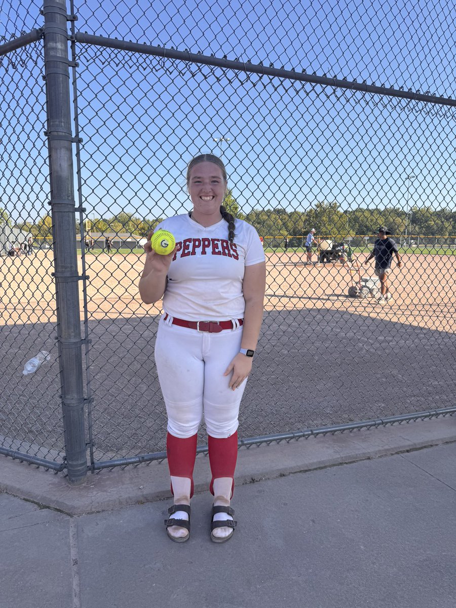 kcpeppers16u's tweet photo. 3-0 in pool play. Great team wins. This girl had a great day at the plate. 2 run shot in the second game and then a walk off grand slam into the wind!!!! #pepps #pepperfam https://t.co/c6ZPziW1Ak