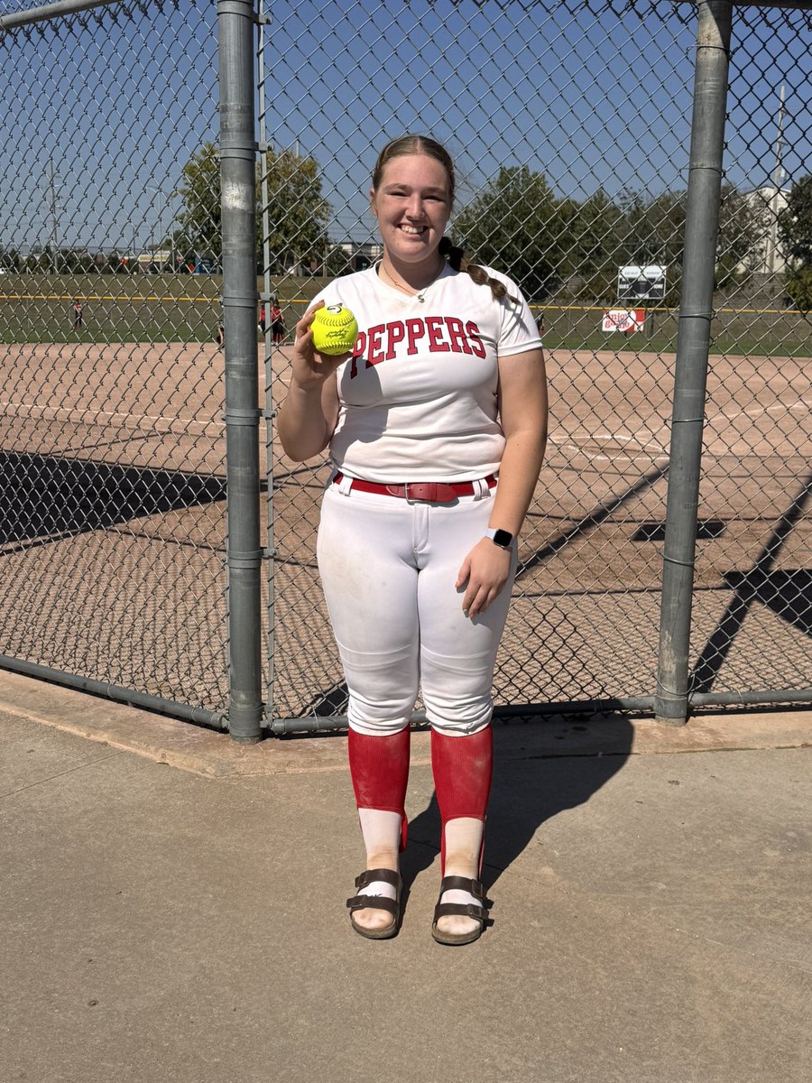 kcpeppers16u's tweet photo. 3-0 in pool play. Great team wins. This girl had a great day at the plate. 2 run shot in the second game and then a walk off grand slam into the wind!!!! #pepps #pepperfam https://t.co/c6ZPziW1Ak