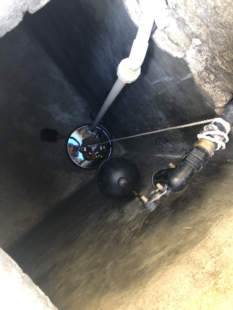 LAdrian58's tweet photo. Ahora si ya 4 meses sin agua y @AguadePuebla no hace nada, eso sí ya están cobrando el anual anticipado y de que sirve? Siempre lo pago y nunca tengo el servicio. @armentapuebla_ @PueblaAyto @JCarlos_Valerio @laredcincoradio @carlosmartinh ayuda por favor! https://t.co/OCN2KK8arY
