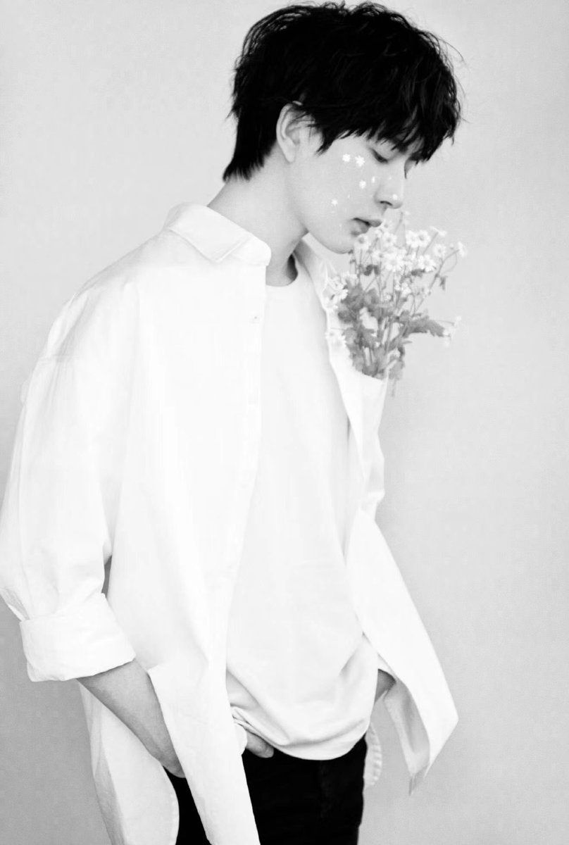 zzzyyyue's tweet photo. 今天是2025年10月5日。你离开也有三个星期之久了。今天的天气不错，天蓝云也很清澈，给你看看。在平行宇宙中的你过得好吗？可能也在追逐自己的梦想和光芒吧？只是偶尔风吹过的时候，还是会想起你甜甜的微笑。#YuMenglong于朦胧 https://t.co/nGo5nClonT