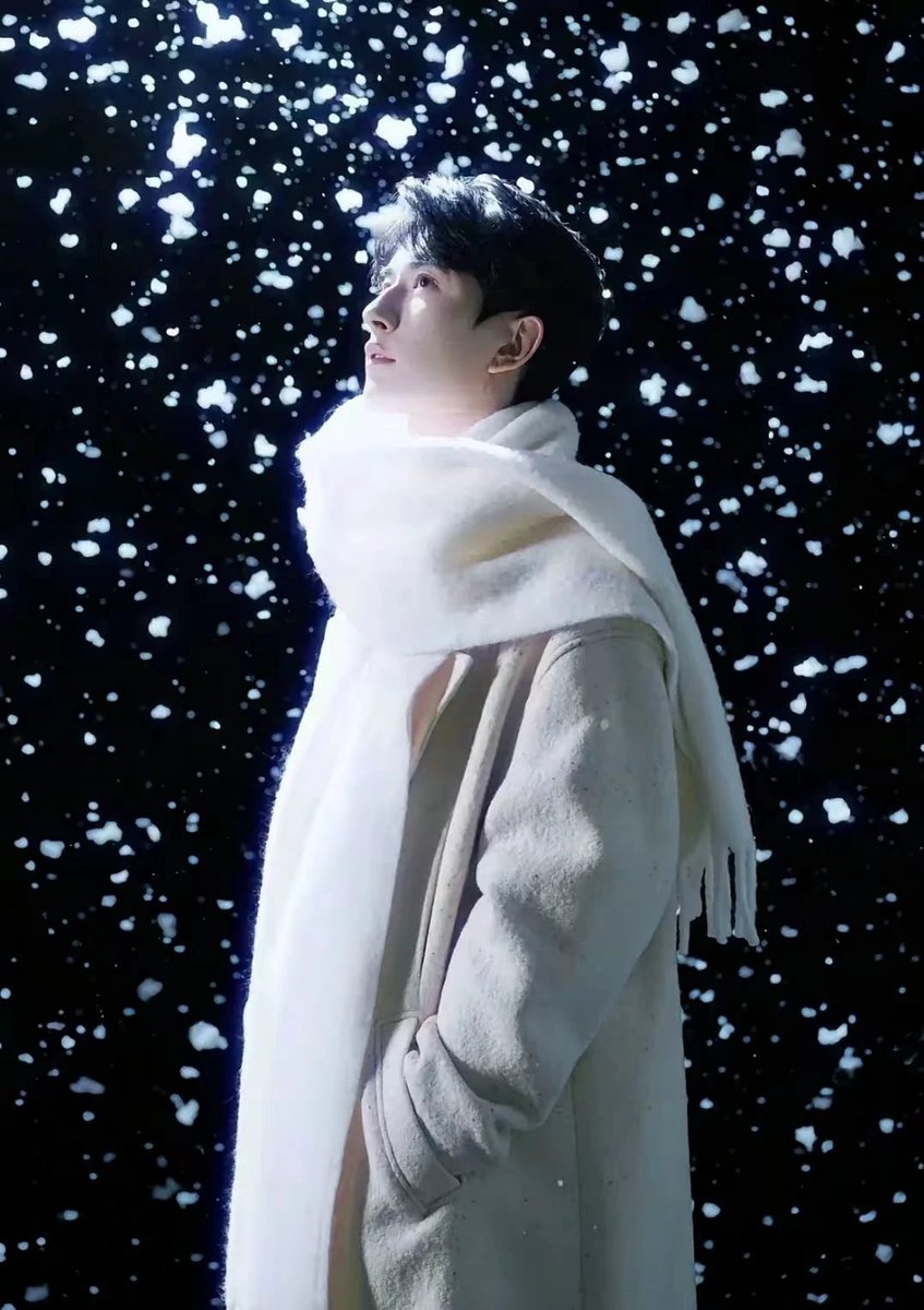 zzzyyyue's tweet photo. 今天是2025年10月5日。你离开也有三个星期之久了。今天的天气不错，天蓝云也很清澈，给你看看。在平行宇宙中的你过得好吗？可能也在追逐自己的梦想和光芒吧？只是偶尔风吹过的时候，还是会想起你甜甜的微笑。#YuMenglong于朦胧 https://t.co/nGo5nClonT