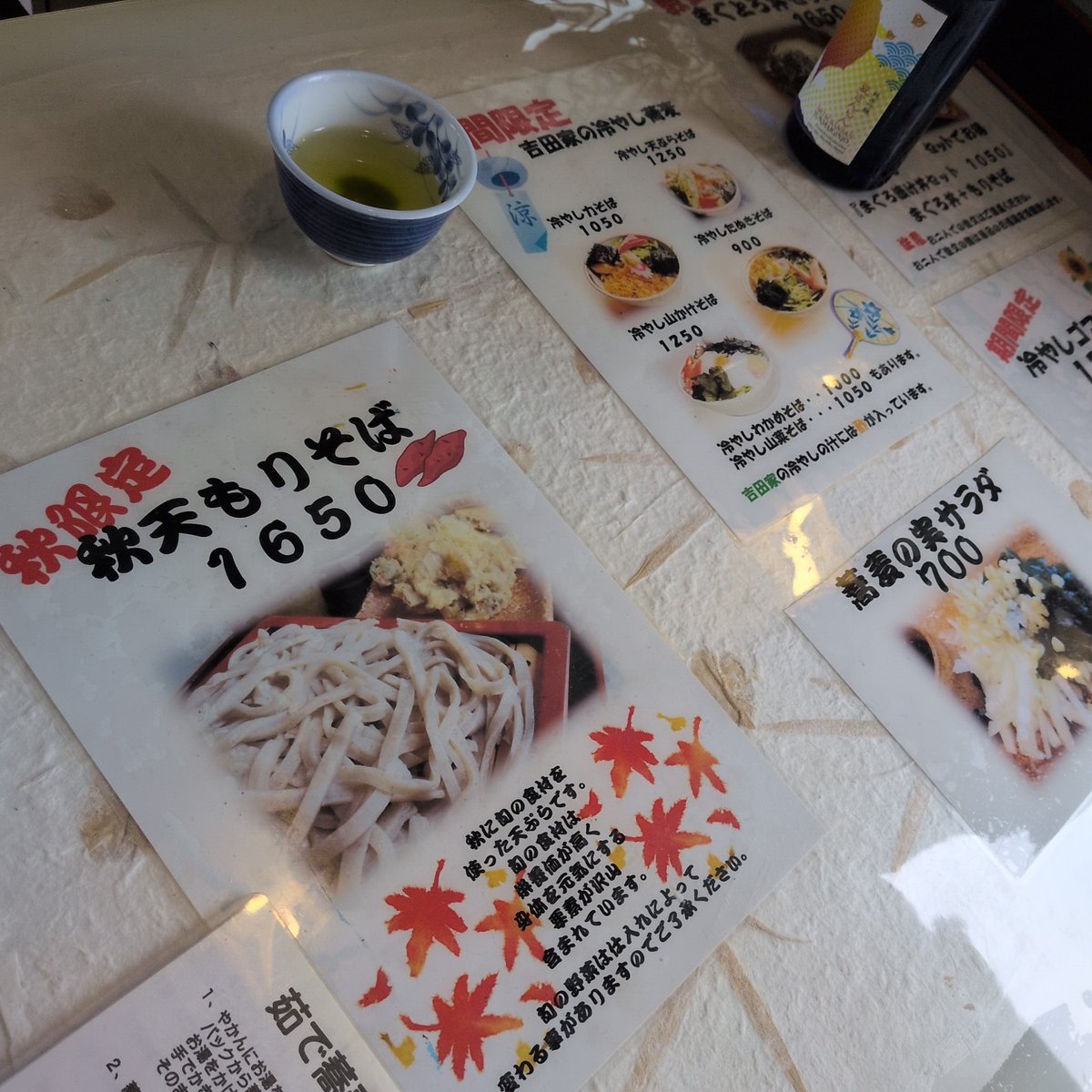 seominami's tweet photo. #幸手ランチ #久喜ランチ #手打ちそば吉田家 #冷やしたぬきまだあります #季節の天もりもおすすめ 
このところ冷やしたぬきばかりだったので、今日は秋限定の秋天もりそばにしました。秋は短いですからねぇ。でも、冷やしたぬきも食べたい〜！ https://t.co/5GDZ0B6BjR