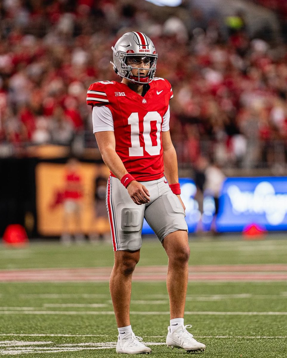 swishxvibes's tweet photo. Julian Sayin tonight: 
- 23/27 
- 326 
- 3 TDs 
#ELITE https://t.co/cAM7Za01Ce