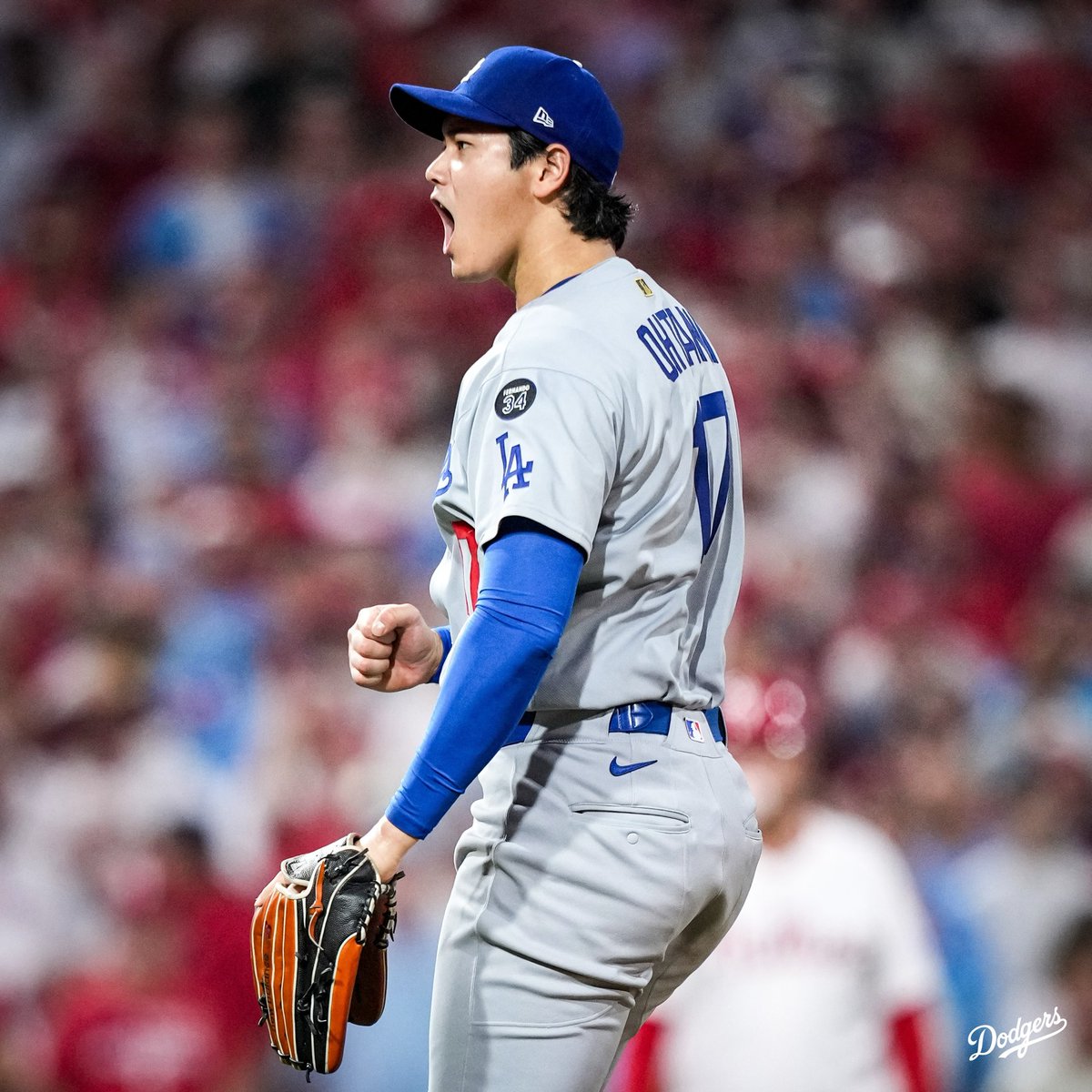 Dodgers's tweet photo. Tonight’s #NLDS Game 1 Photo of the Game. https://t.co/mRc8sm8M1I