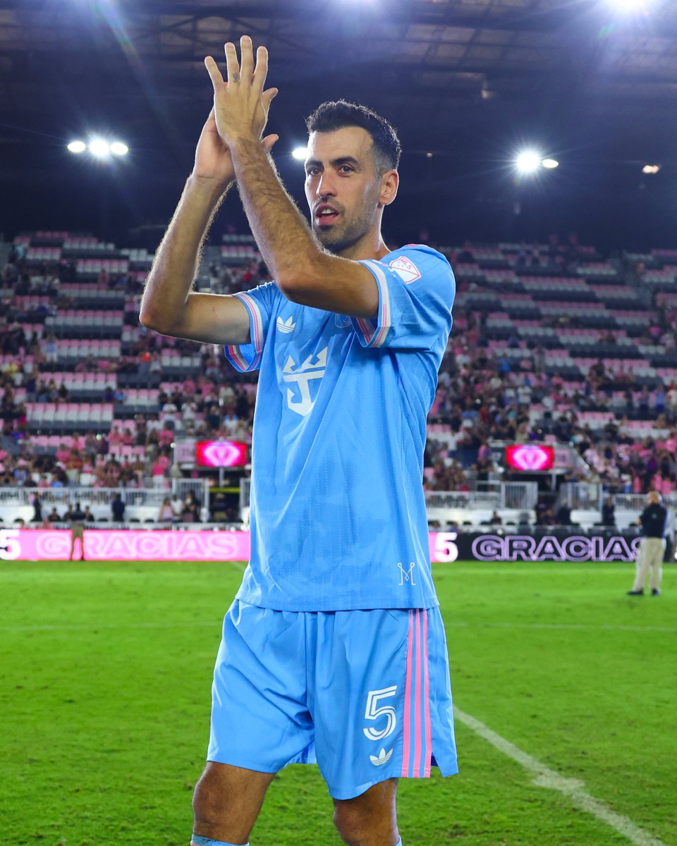 brfootball's tweet photo. Inter Miami honored Sergio Busquets ahead of their match.

A classy sendoff for a legendary footballer 👏 https://t.co/FZL2sLqvvg
