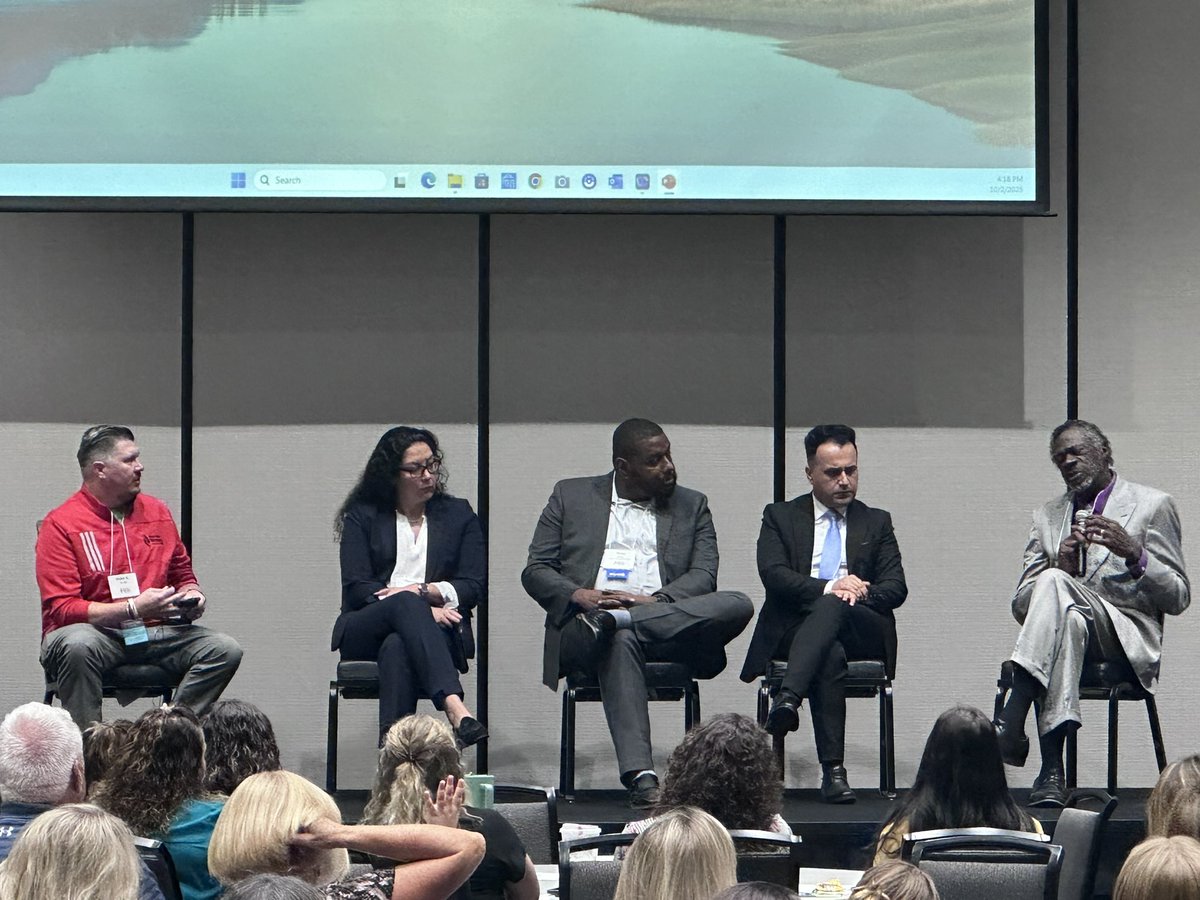 Today, I had the honor of serving as a panelist for the discussion “Everybody Works” before an audience of nearly one thousand attendees. It was a privilege to share the stage with distinguished colleagues, including Dr. Grant from Duke University, Professor King, and Dr. Theraia