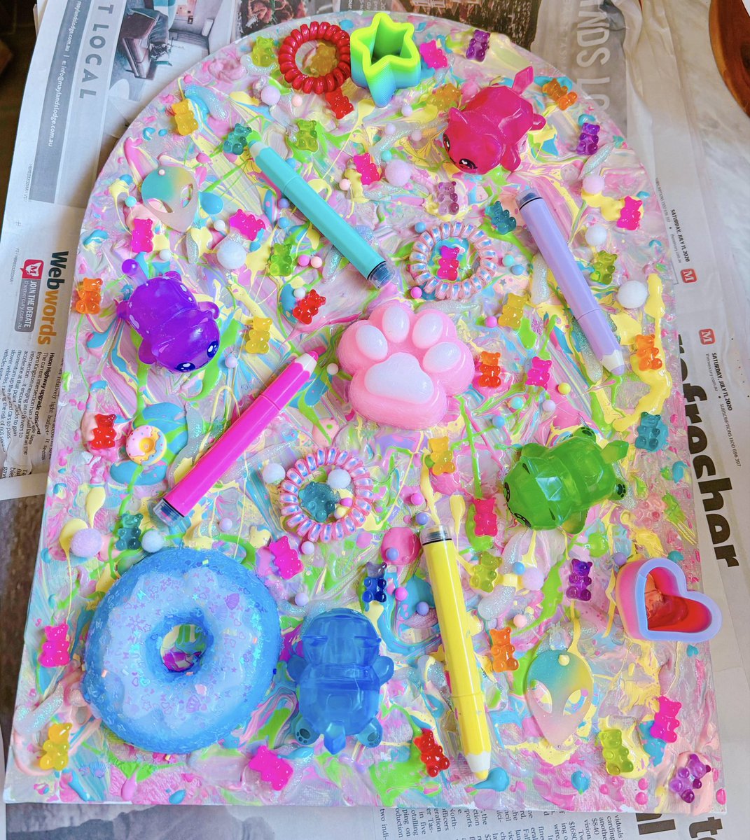 made an abstract 3d painting sensory thingy 🎨🐾✏️🐈👽🍬🧸🌈