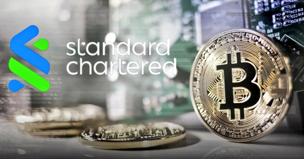 TheRealTRTalks's tweet photo. 🇬🇧 Standard Chartered: “Bitcoin is heading toward $135,000”
The British bank predicts a new bullish wave driven by:

- Massive inflows into $BTC ETFs 
- U.S. economic uncertainty 
- Institutional flight to safety amid dollar volatility 

Bitcoin is now trading around $122.4k, just steps away from its all-time high 💥