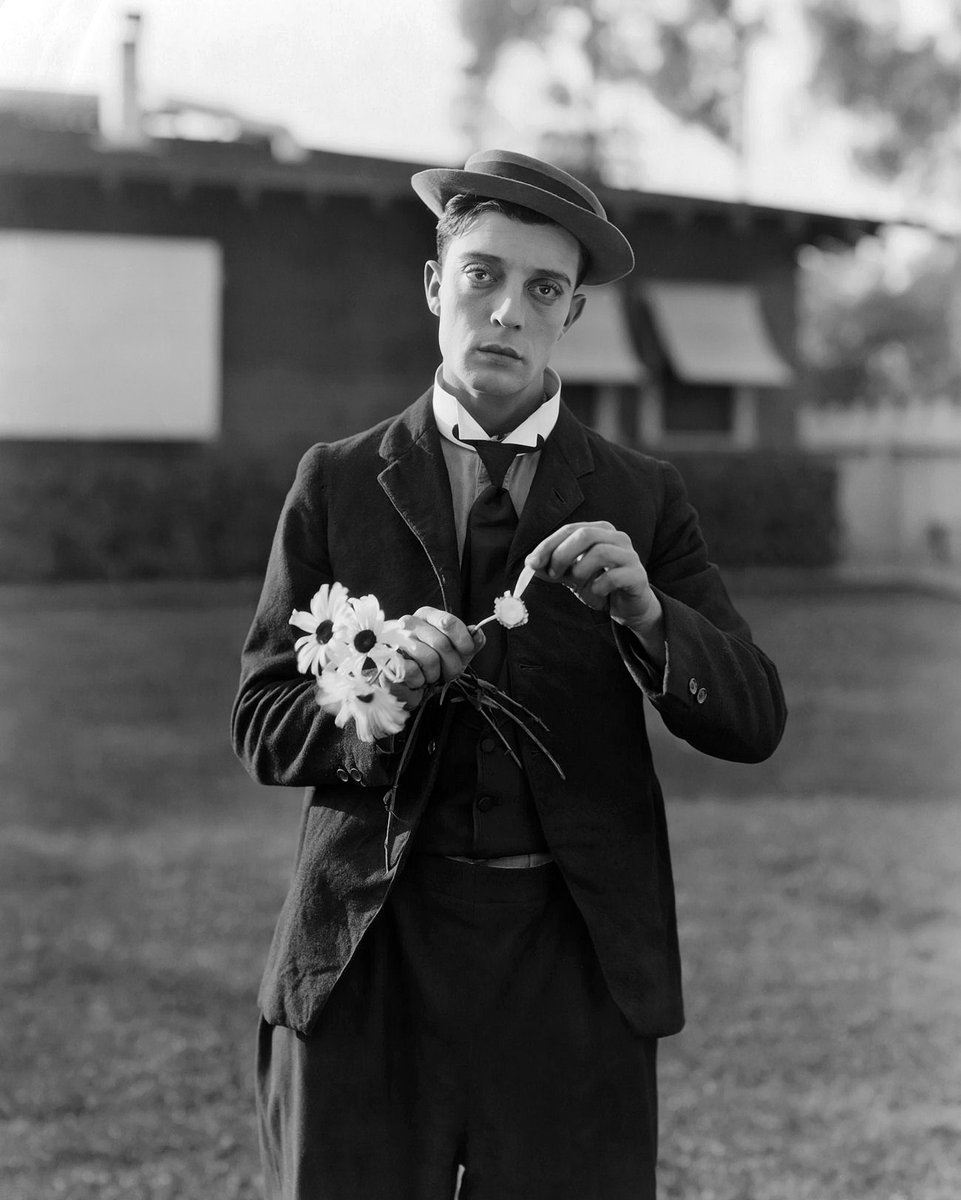 Hoy se cumplen 130 años del nacimiento de Buster Keaton, el hombre que más felicidad me dio en una sala de cine. Feliz cumple, Buster <3