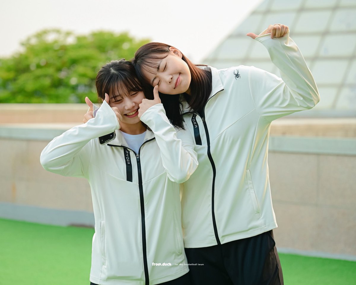 fromduck_'s tweet photo. 단국대 여자 농구부는 진짜 사랑이 아닐리가 없다 ,, 유정이랑 성언이 ,, 너무 예쁘고 귀엽고 사랑스럽고 내꺼였으면 좋겠고 💚 https://t.co/iWXweGj95g
