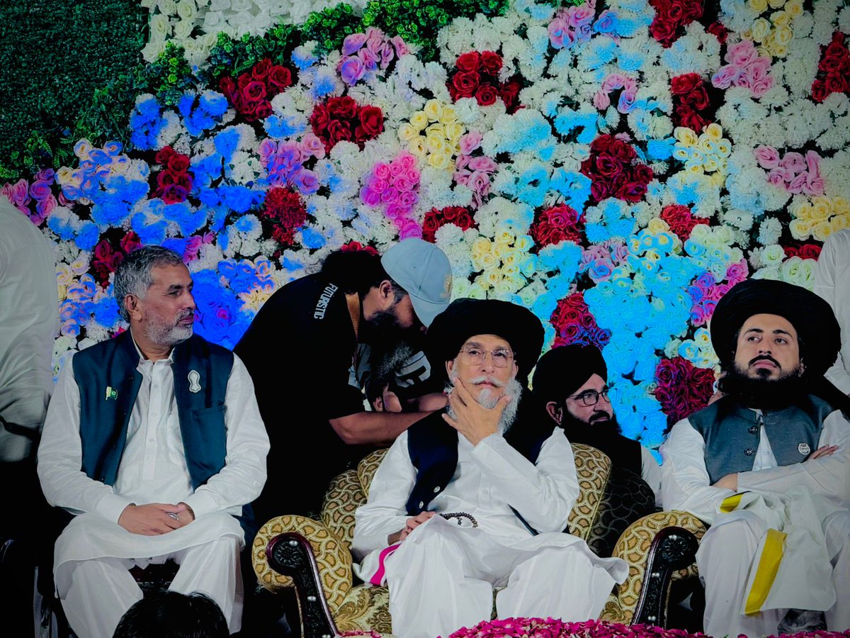 jutt47420's tweet photo. ہو نہ یہ نام تو  کلیوں کا تبسّم بھی نہ ہو
چمنِ دہر میں  بُلبُل کا ترنم بھی نہ ہو

خیمہ افلاک کا اِستادہ اسی نام سے ہے
 نبضِ ہستی تپش آمادہ اسی نام سے ہے
#ملنگ_قبیلہ 
#TLP https://t.co/hXnPae3nZf