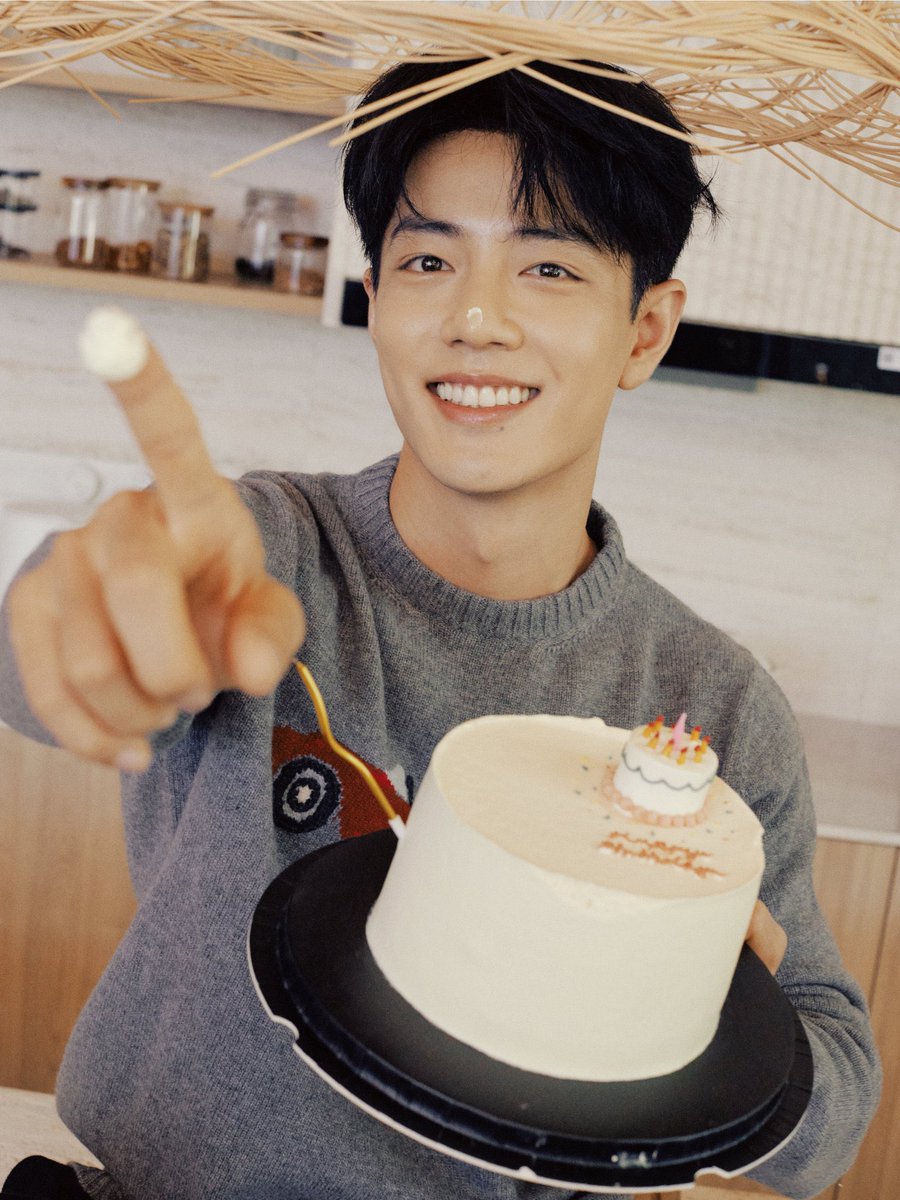 NF_LKL's tweet photo. 🌷✨ Happy 34th Birthday, Xiao Zhan ✨🌷
เวลาผ่านไปอีกปีแล้ว แต่รอยยิ้มของพี่ยังอบอุ่นเหมือนเดิมเสมอ ⛅️
ขอให้ปีที่ 34 นี้เต็มไปด้วยความสุข ความสงบ และสิ่งดี ๆ ที่พี่สมควรได้รับ
💫 ขอให้แสงของพี่เปล่งประกายต่อไปอย่างอ่อนโยน เหมือนเดิมเสมอนะ 
#For34everWithXiaoZhan
#Happy34thBDayXZ https://t.co/jtext0JiOv