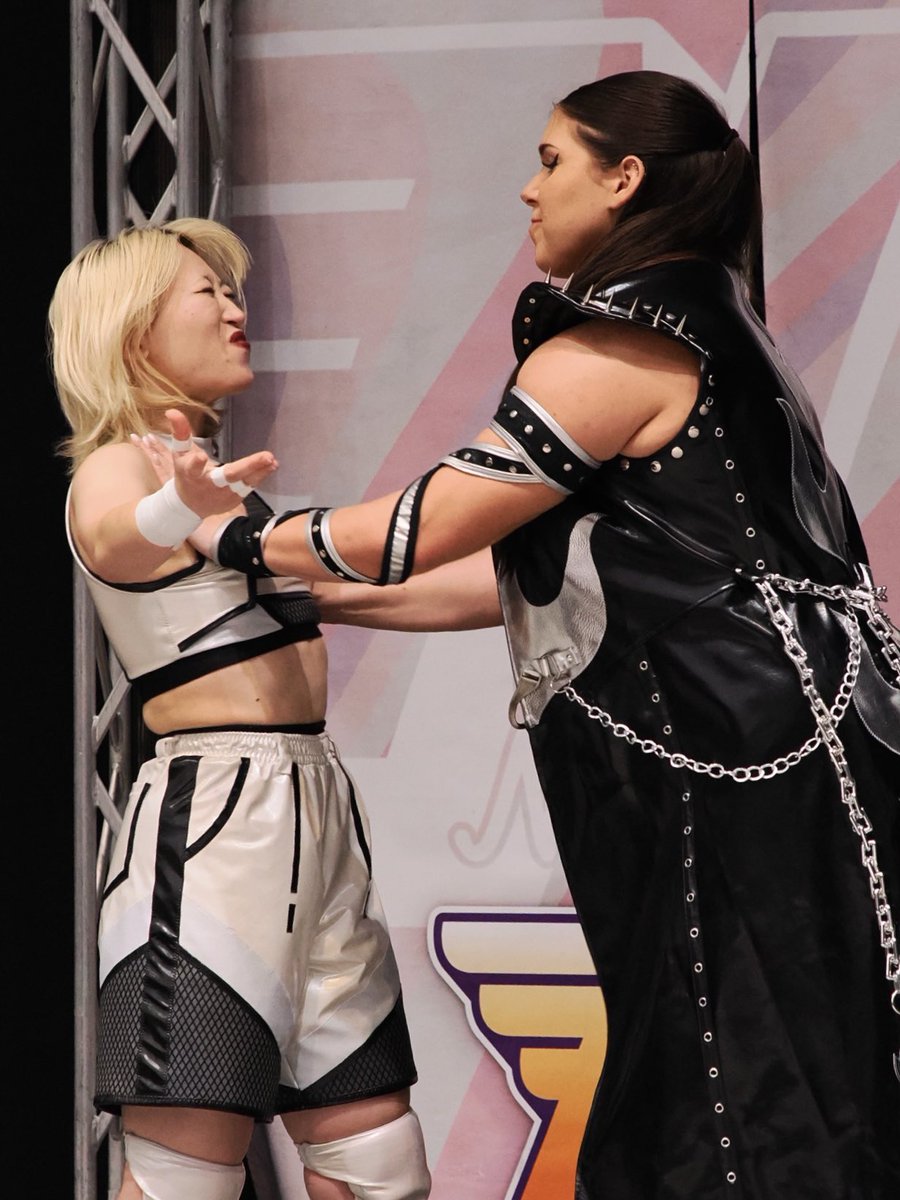 nyknkmt's tweet image. 入場時アキボジよかった
アキラのフューチャー挑戦の時はサポートに回ってたボジラ選手が、アキラ選手を信じて任せていて、そういう関係性の変化が見えたのも良かった
#鉄アキラ #Bozilla 
#Newblood24 #STARDOM