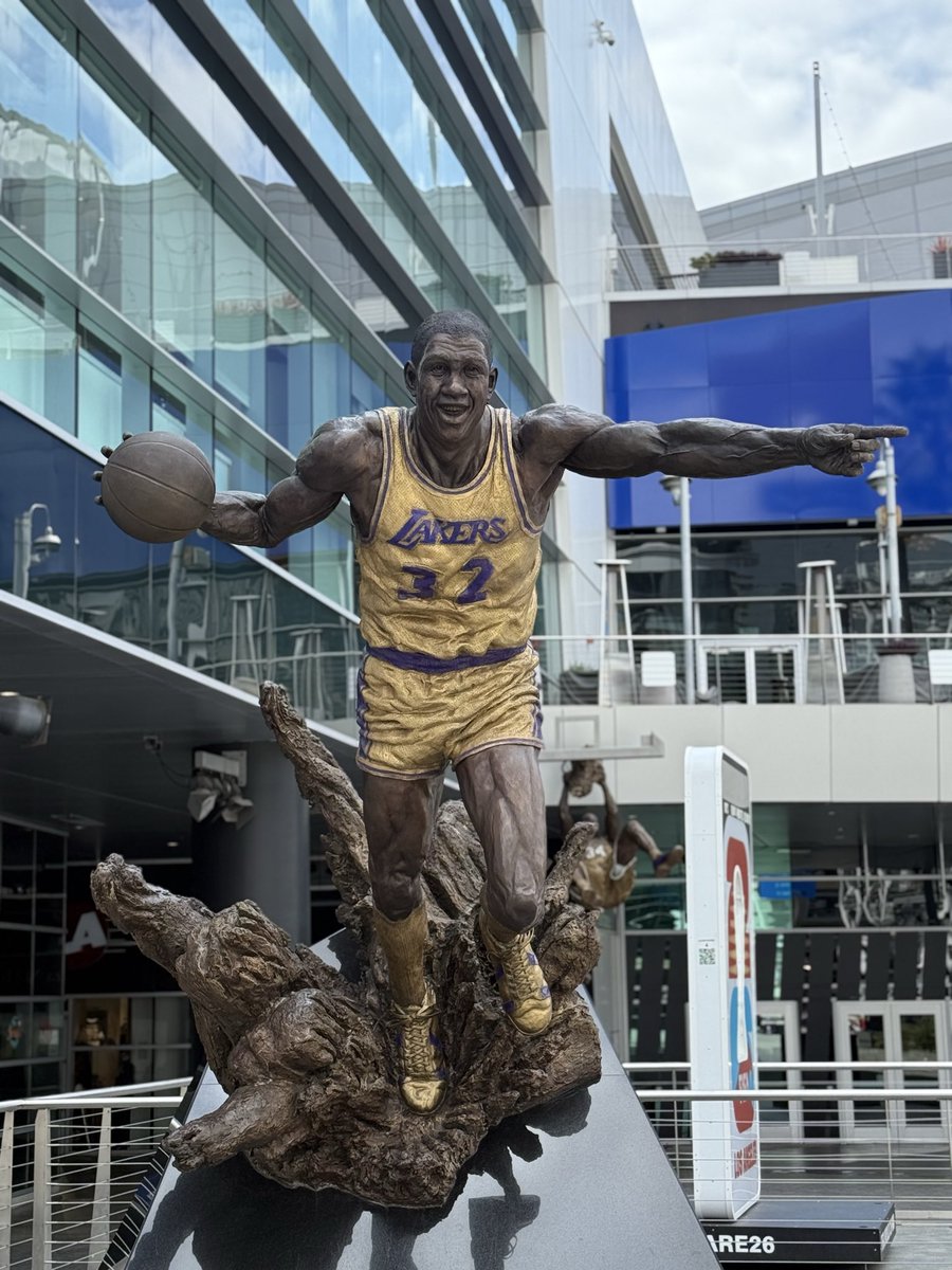 HardPressedShop's tweet photo. Last weekend outside of Staples… I mean Crypto Arena

 #dtla #KobeBryant #magicjohnson #shaquileoneal #Lakers https://t.co/WQMi3RNQEQ